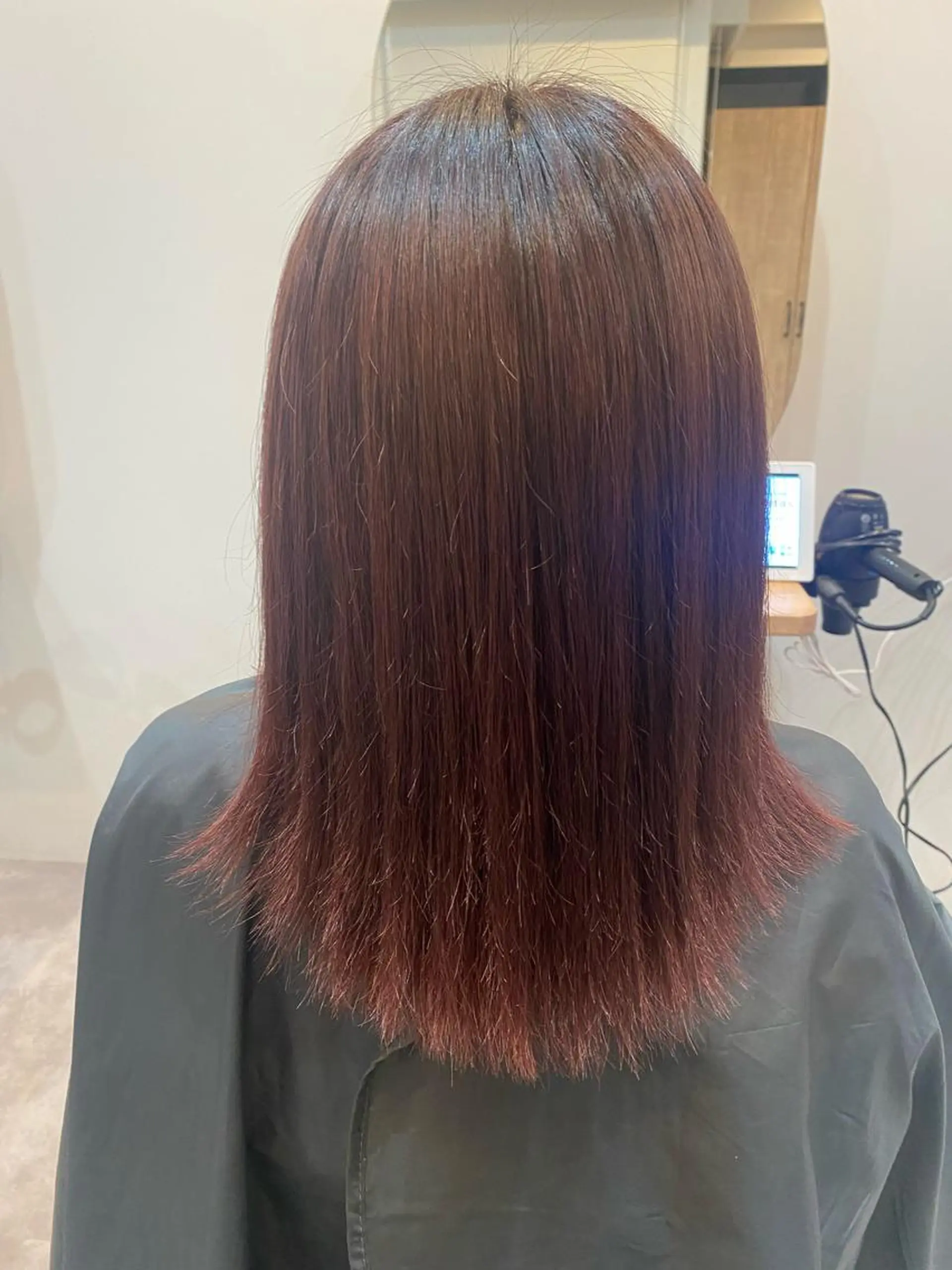 カラー コヤマ ナミのヘアスタイル