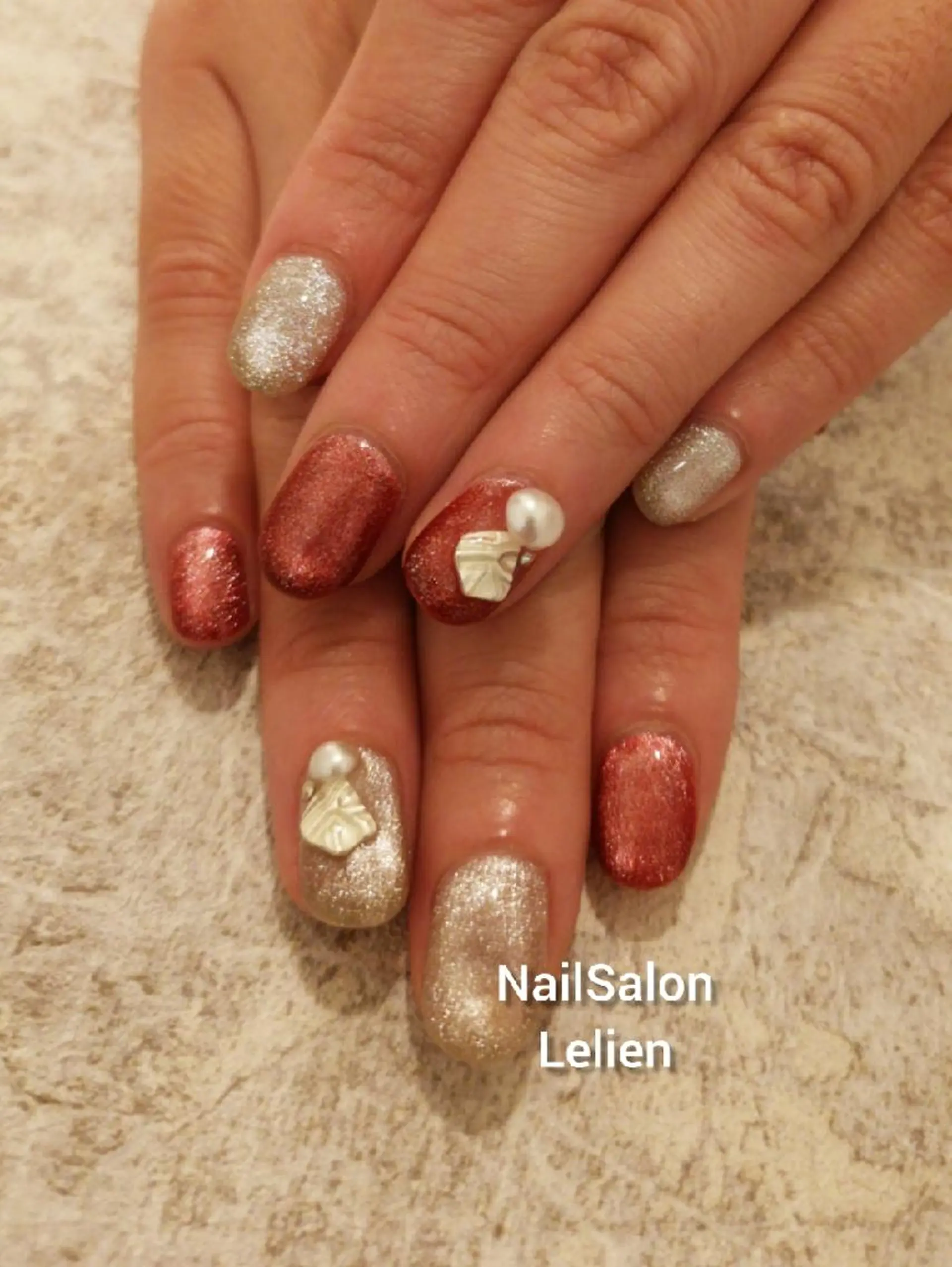 ネイル アートネイル ゴールド 赤色 人気エリア💖完全個室【ルリエ】所属・ネイルサロン Lelienルリエのネイルデザイン