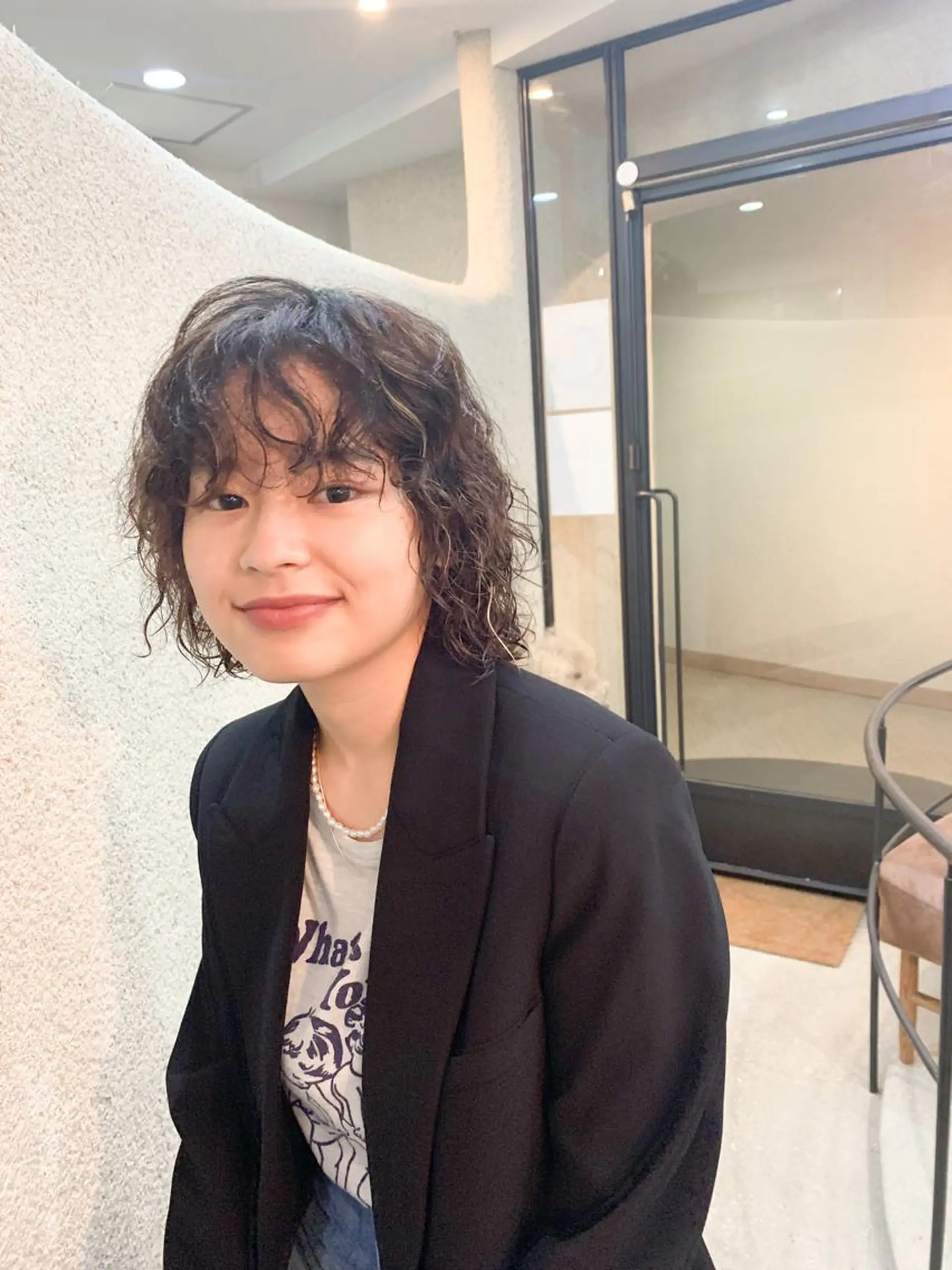 ミディアム カラー ブリーチ ハイライトカラー 顔周りカット ハイライト カット ヘアカラー 角戸 りおのヘアスタイル