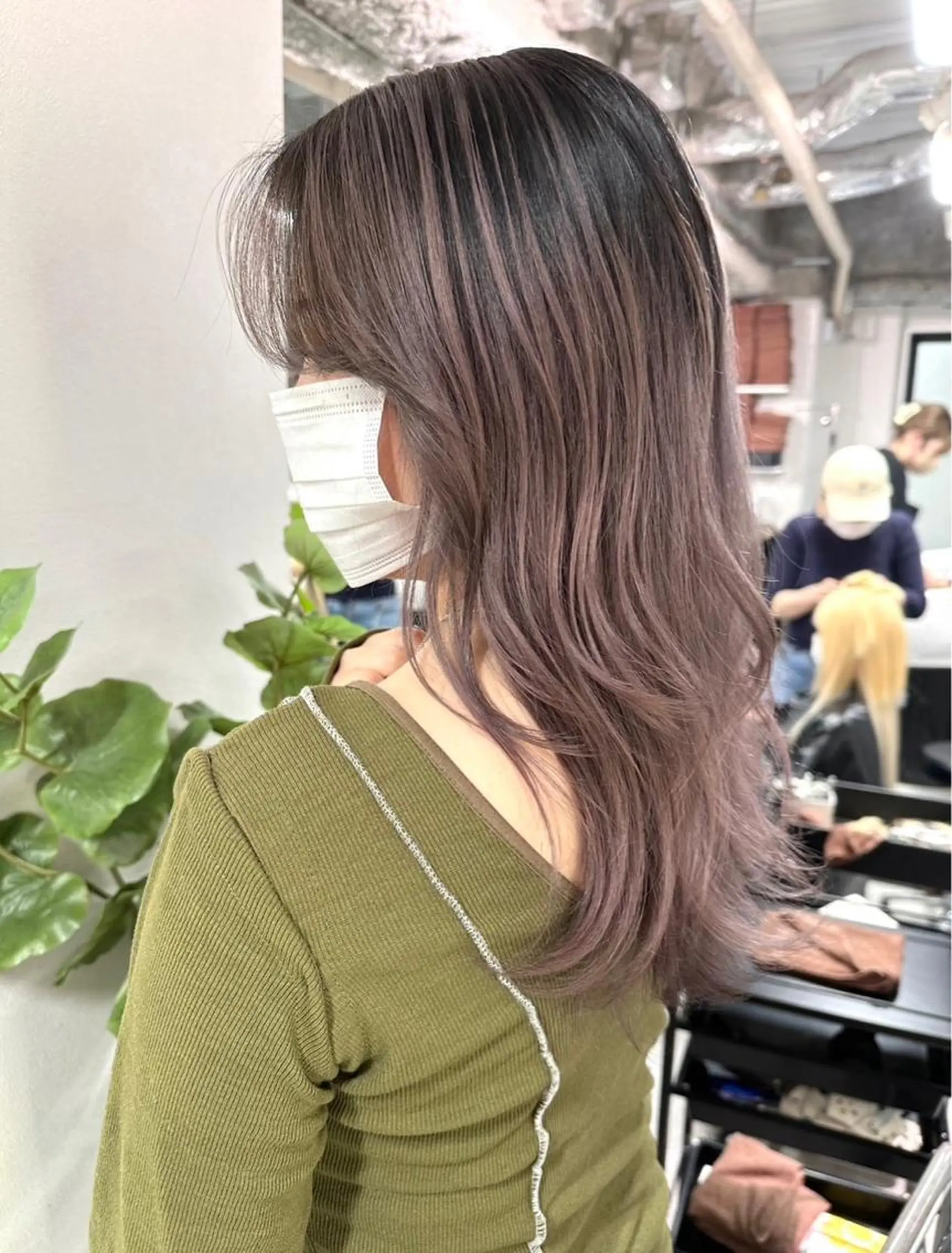 ミディアム カラー ミディアムパーマ アディクシーカラー バレイヤージュ ベージュカラー ブリーチ 髪質改善・艶髪特化 木村侑平のヘアスタイル