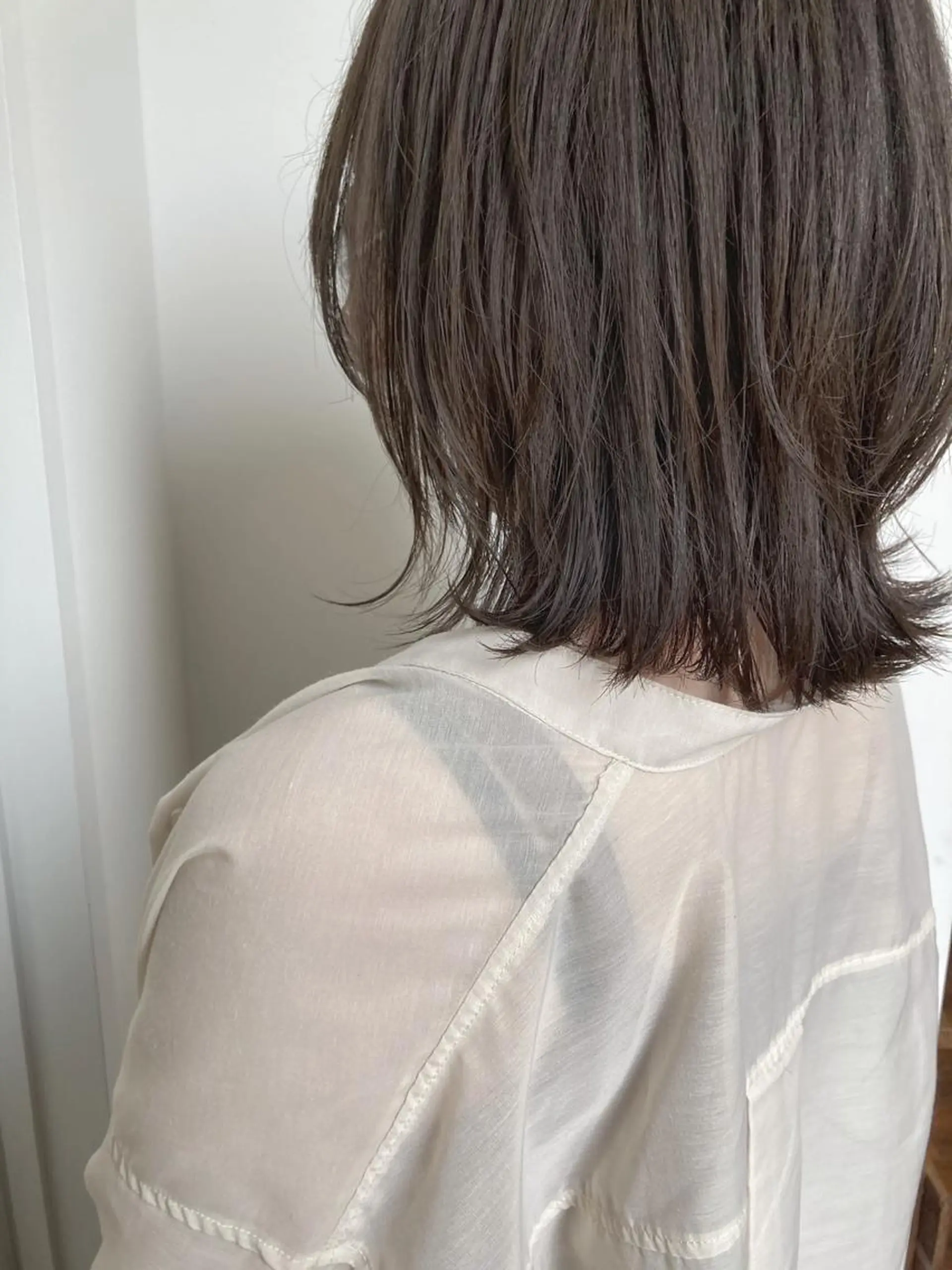 ミディアム カラー アッシュ ベージュカラー レイヤーカット 小木曽智美 /ボブ/ショートのヘアスタイル