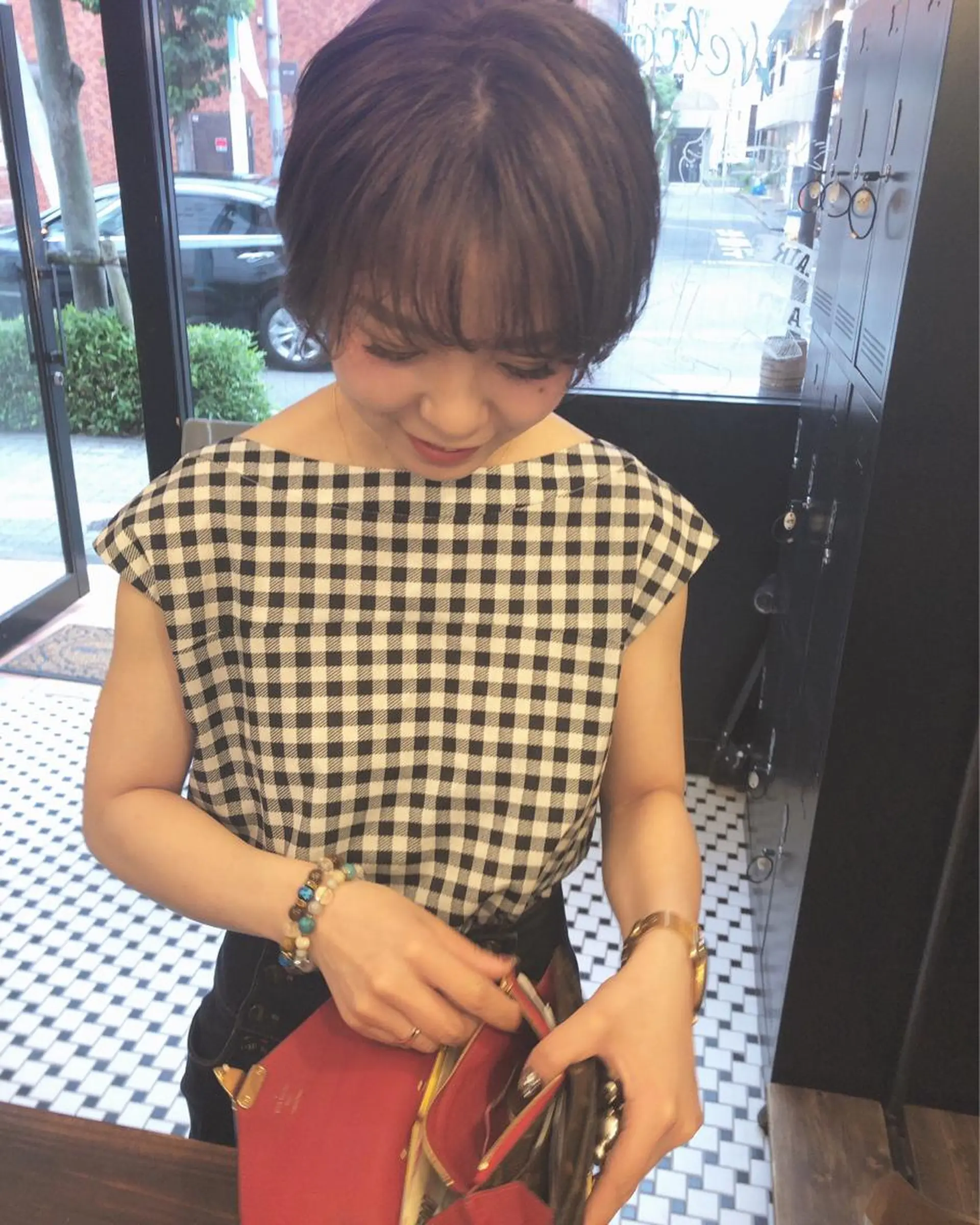 ショート カラー 顔周りレイヤー/韓国 ブリーチminamiのヘアスタイル