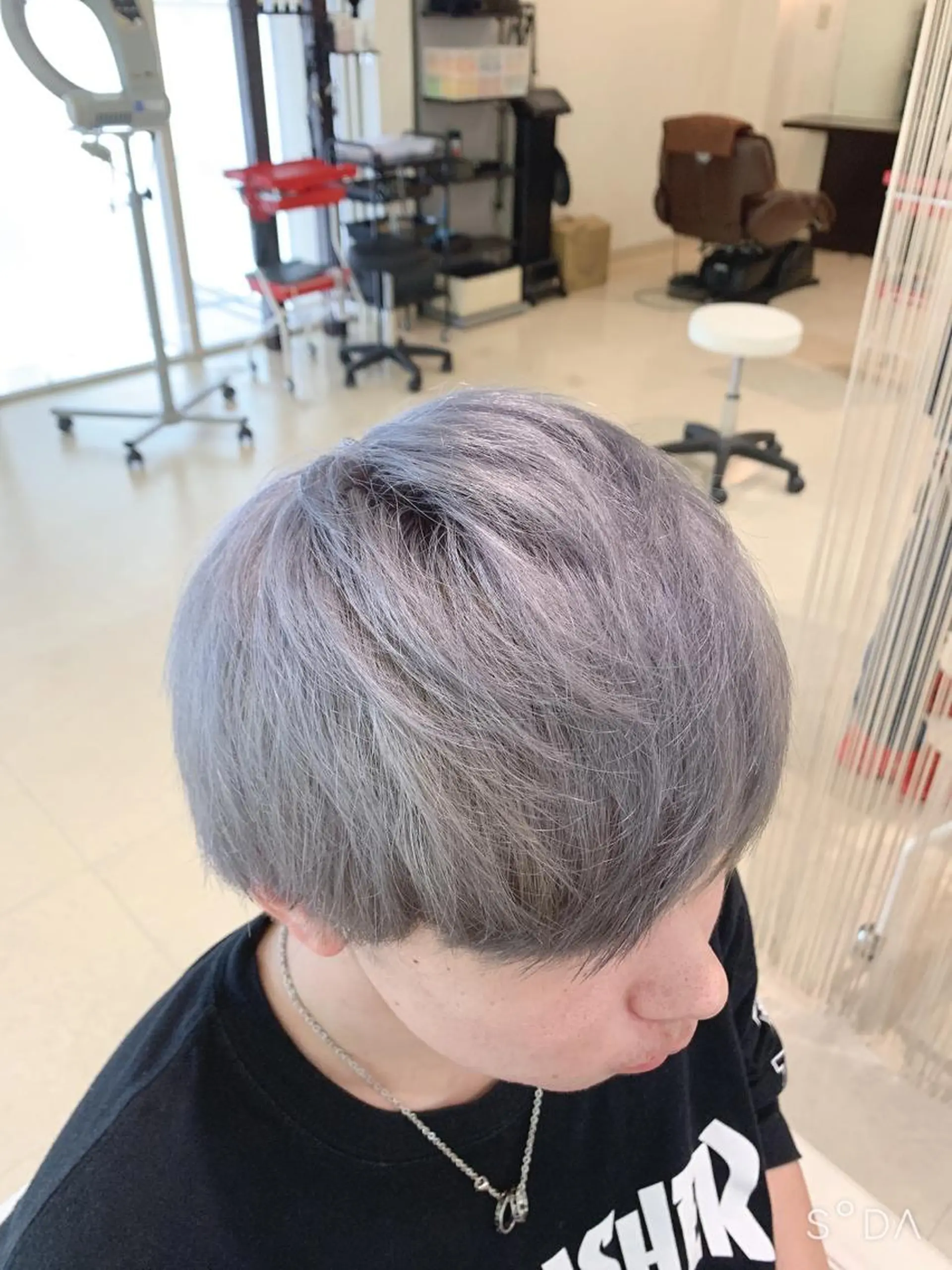 ショート カラー ブリーチ シルバー 杉山 拓矢のヘアスタイル