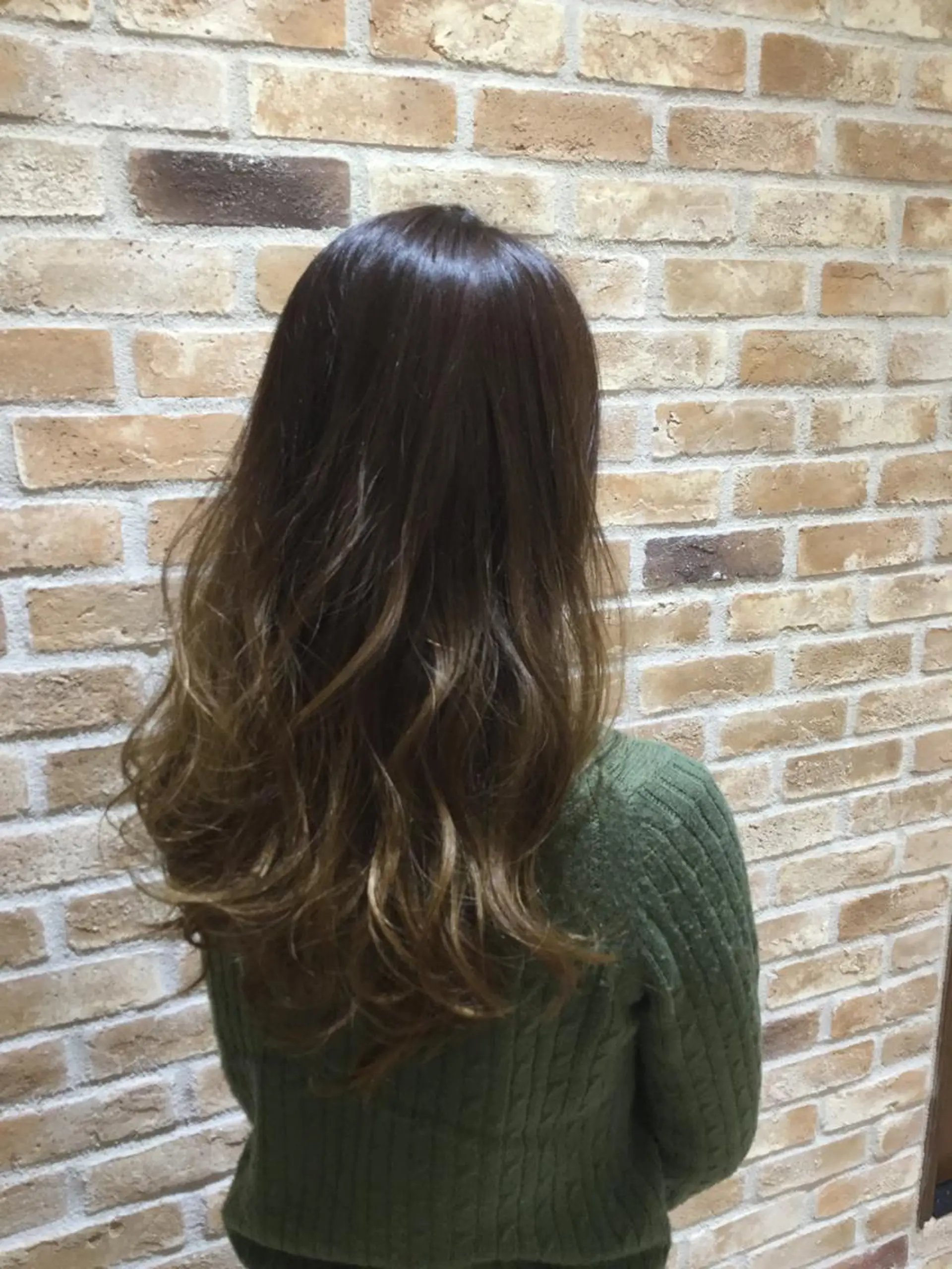 ロング カラー 新實 ゆりあのヘアスタイル