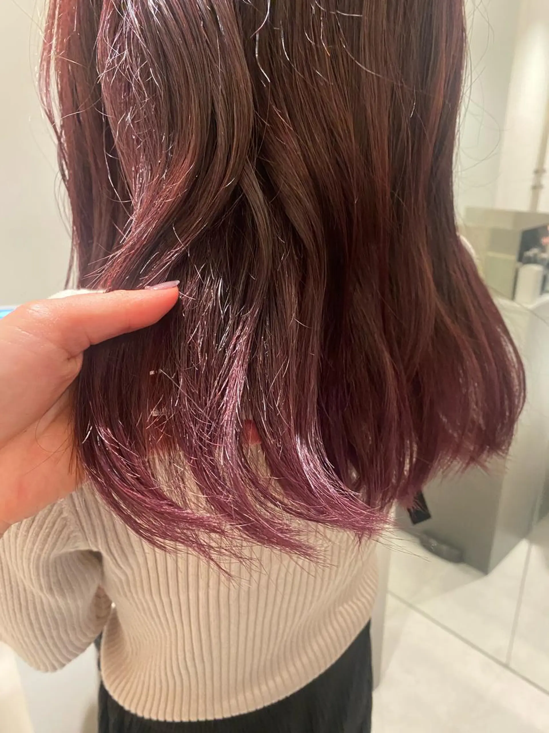 セミロング ピンクラベンダー ミオ💎透ける暗髪 ショートカットのヘアスタイル