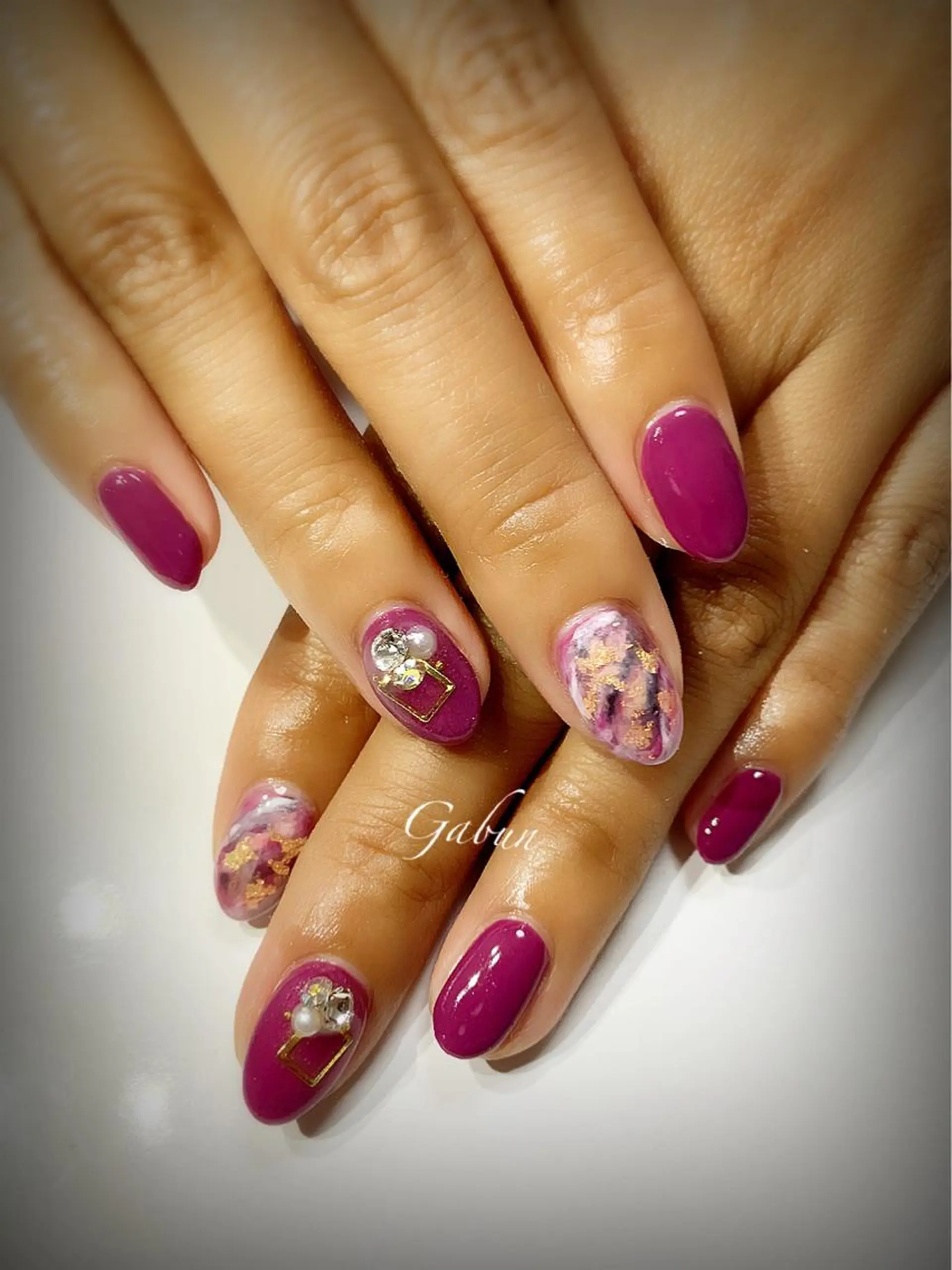 ミディアム ネイル アートネイル ワンカラーネイル ハンドネイル ハンドケア LOTUS ネイルサロンのネイルデザイン