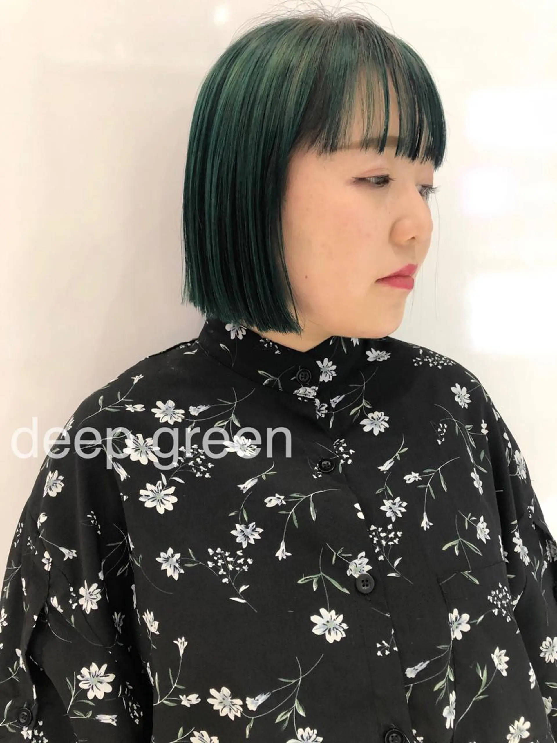 ショート カラー ブリーチ グラデーションカラー ヘアカラー 相川 愛実のヘアスタイル