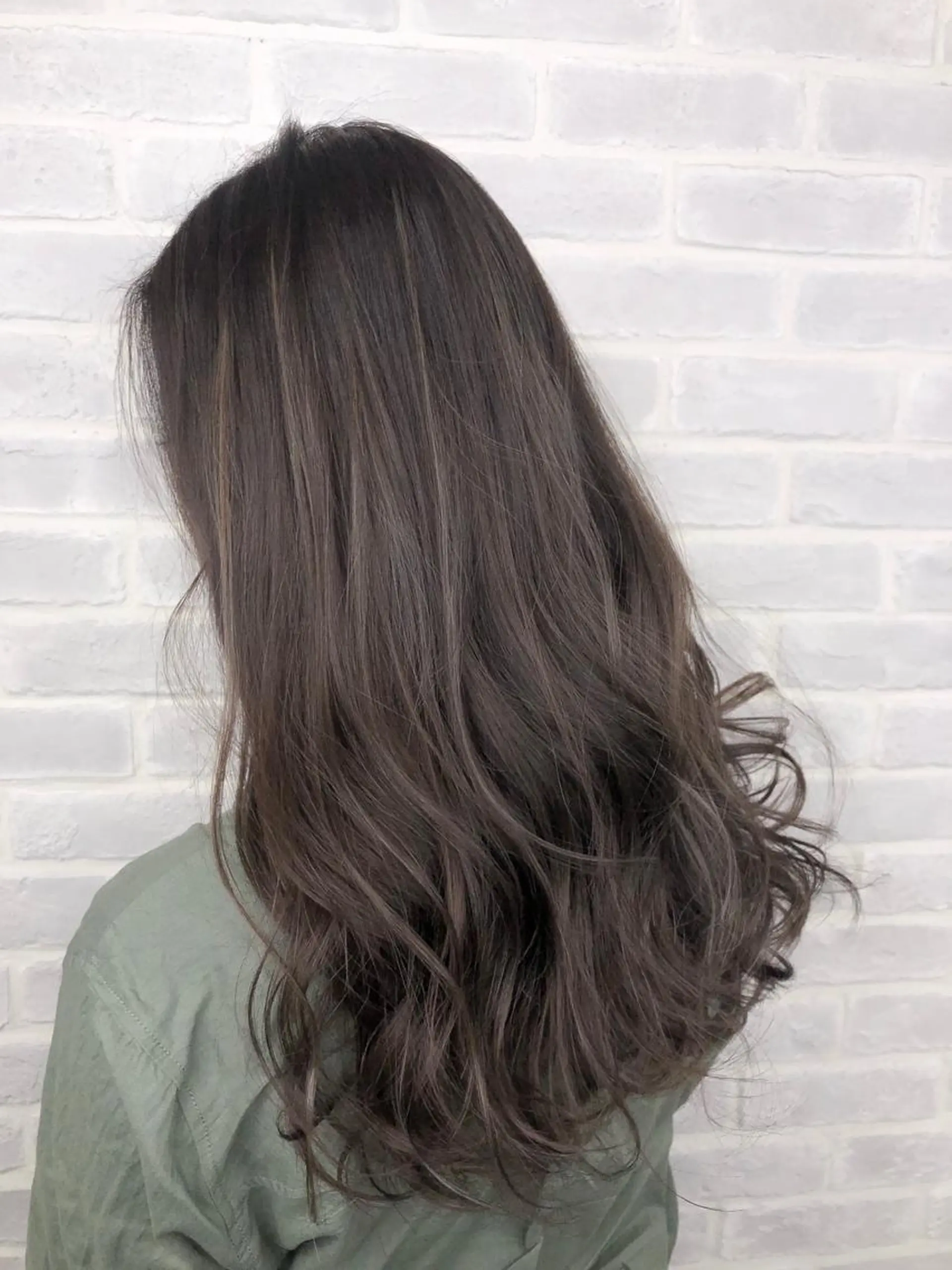 ロング カラー ハイライトカラー ハイライト 【透明感、艶髪】西村 有司のヘアスタイル