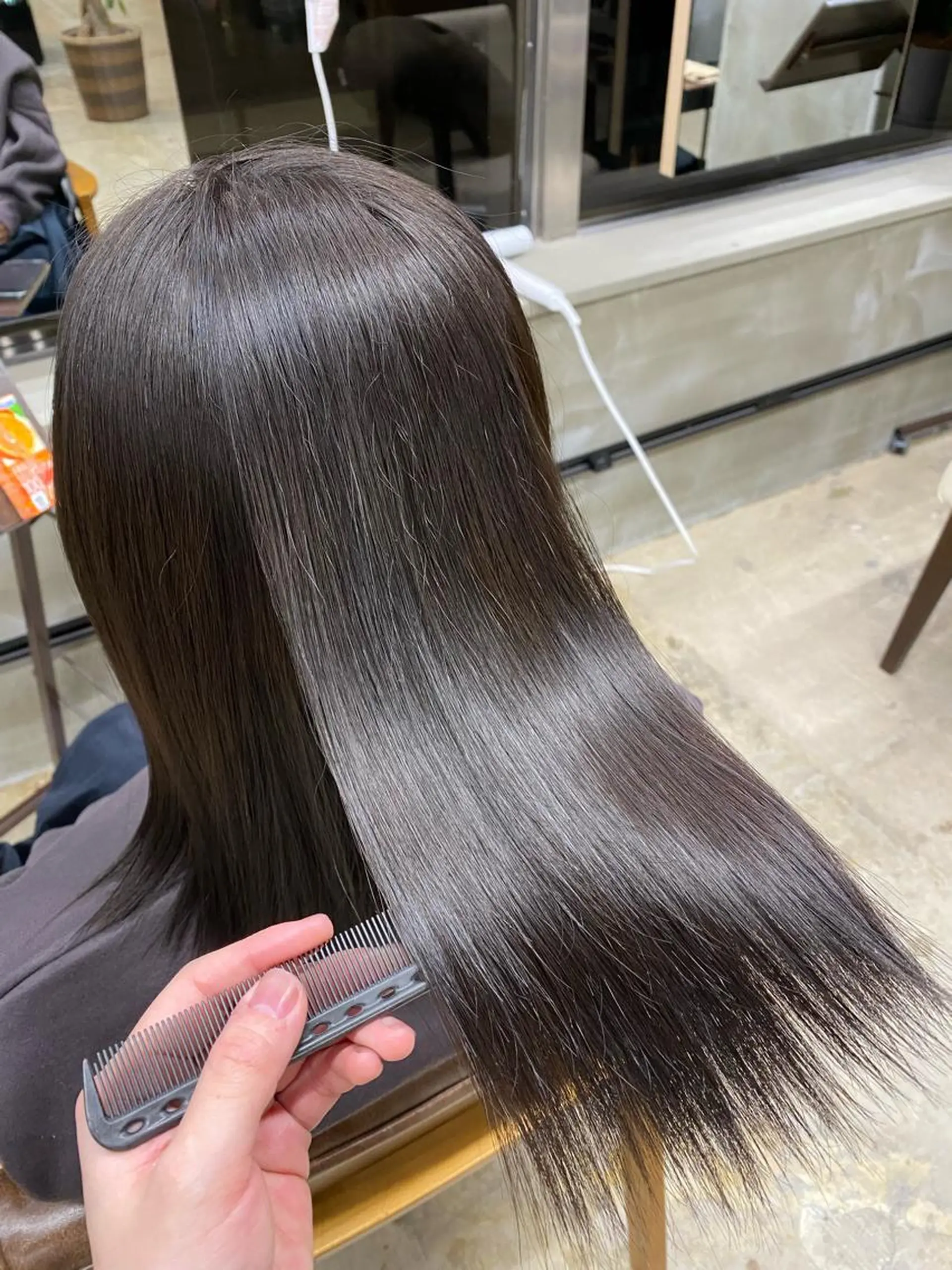 ミディアム 髪質改善 トリートメント 茜璃/ブリーチカラー /レイヤーカットのヘアスタイル