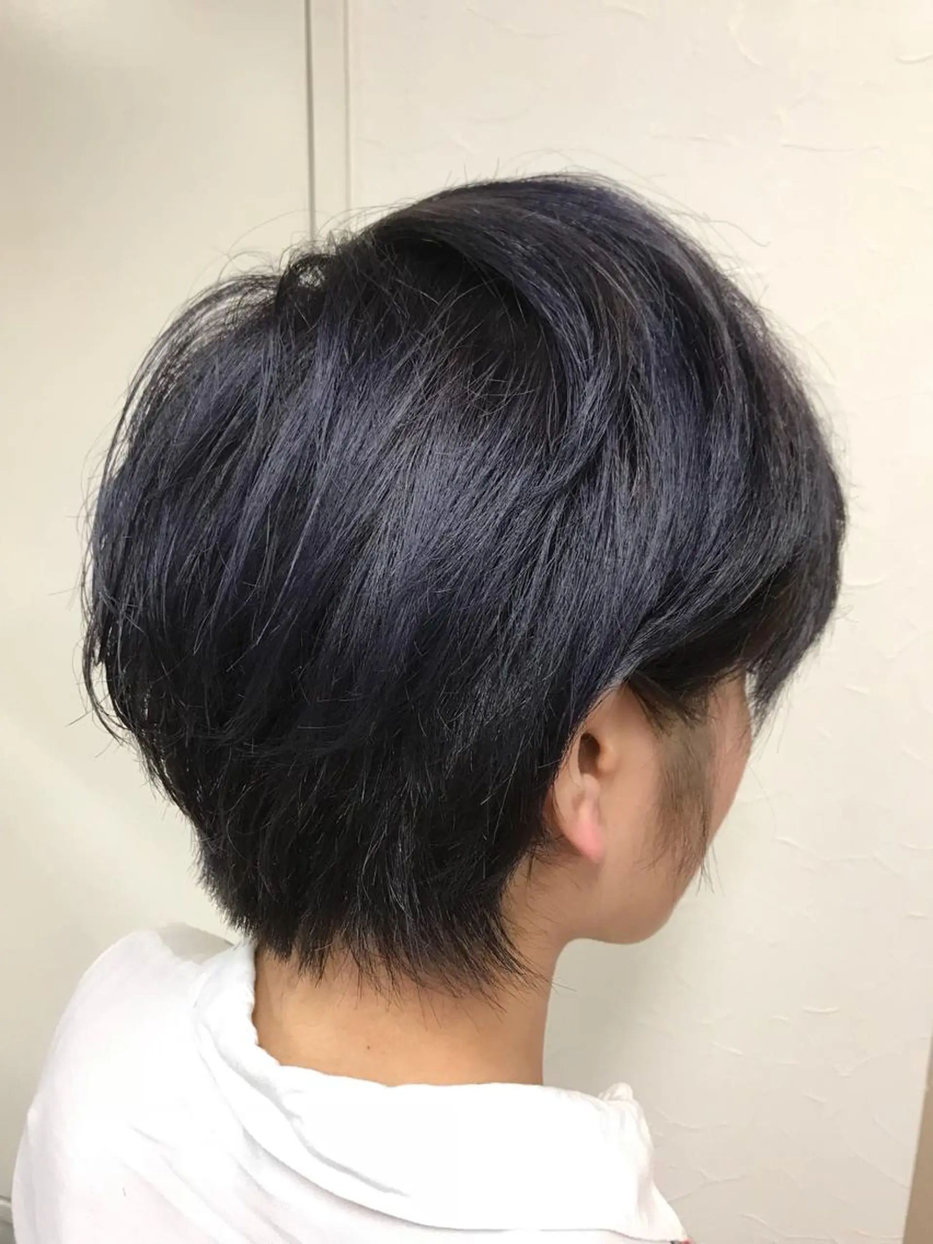 ショート カラー SHIN/レイヤー カット×クロスパーマのヘアスタイル