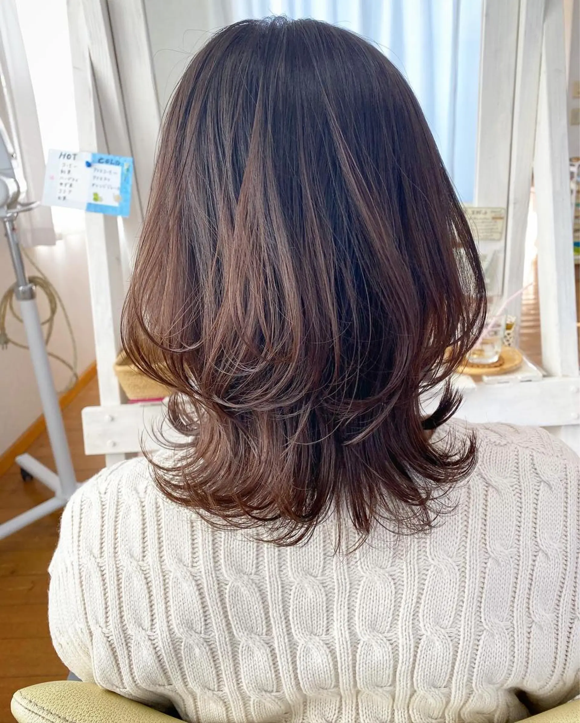 ミディアム くびれヘア レイヤーカット 似合わせカット 荒木 ひろかのヘアスタイル
