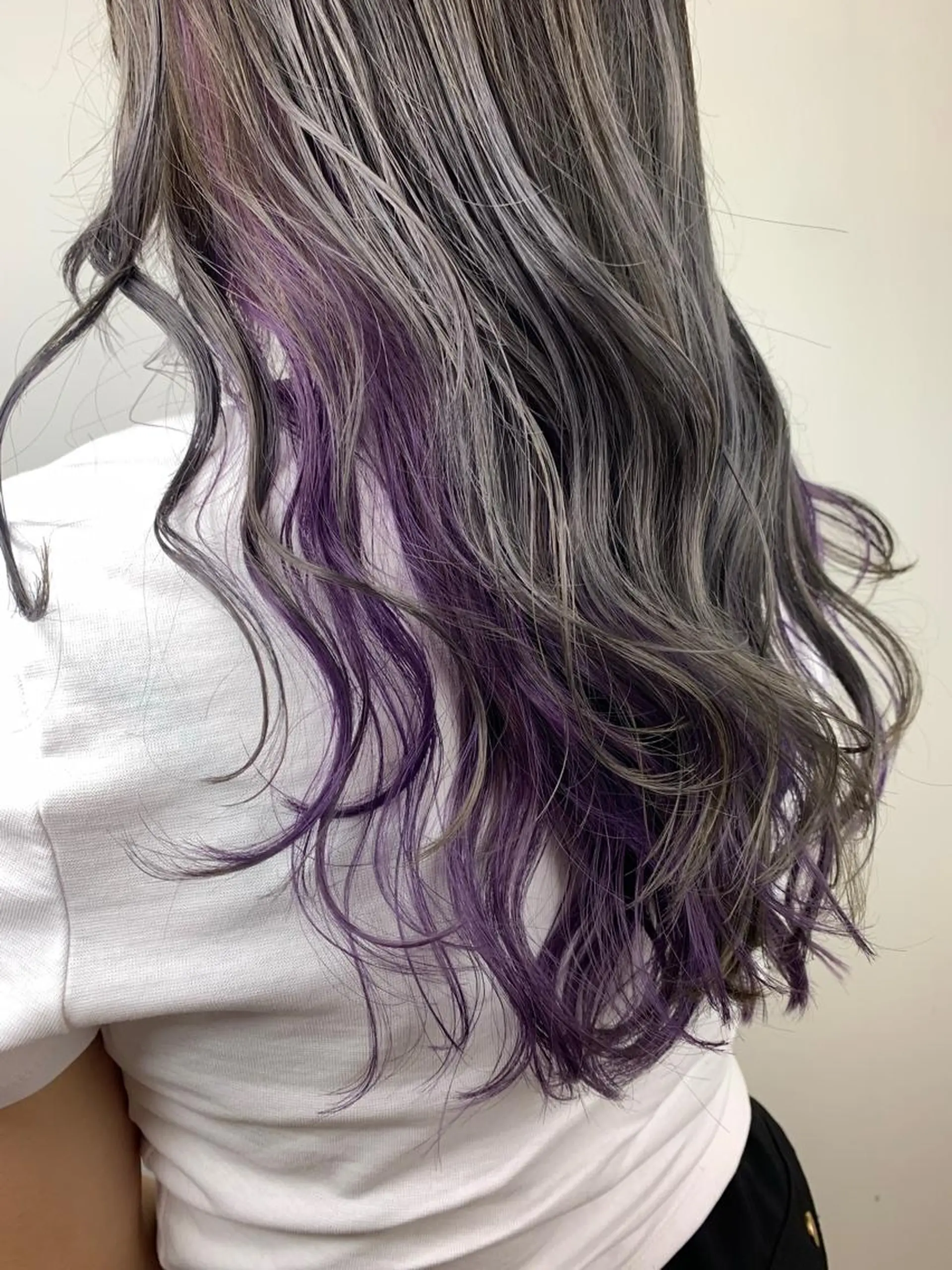 ロング カラー グレージュ ラベンダーカラー SALOWIN神戸三宮店所属・【美髪を叶える】中谷 彰宏（アキ)のヘアスタイル