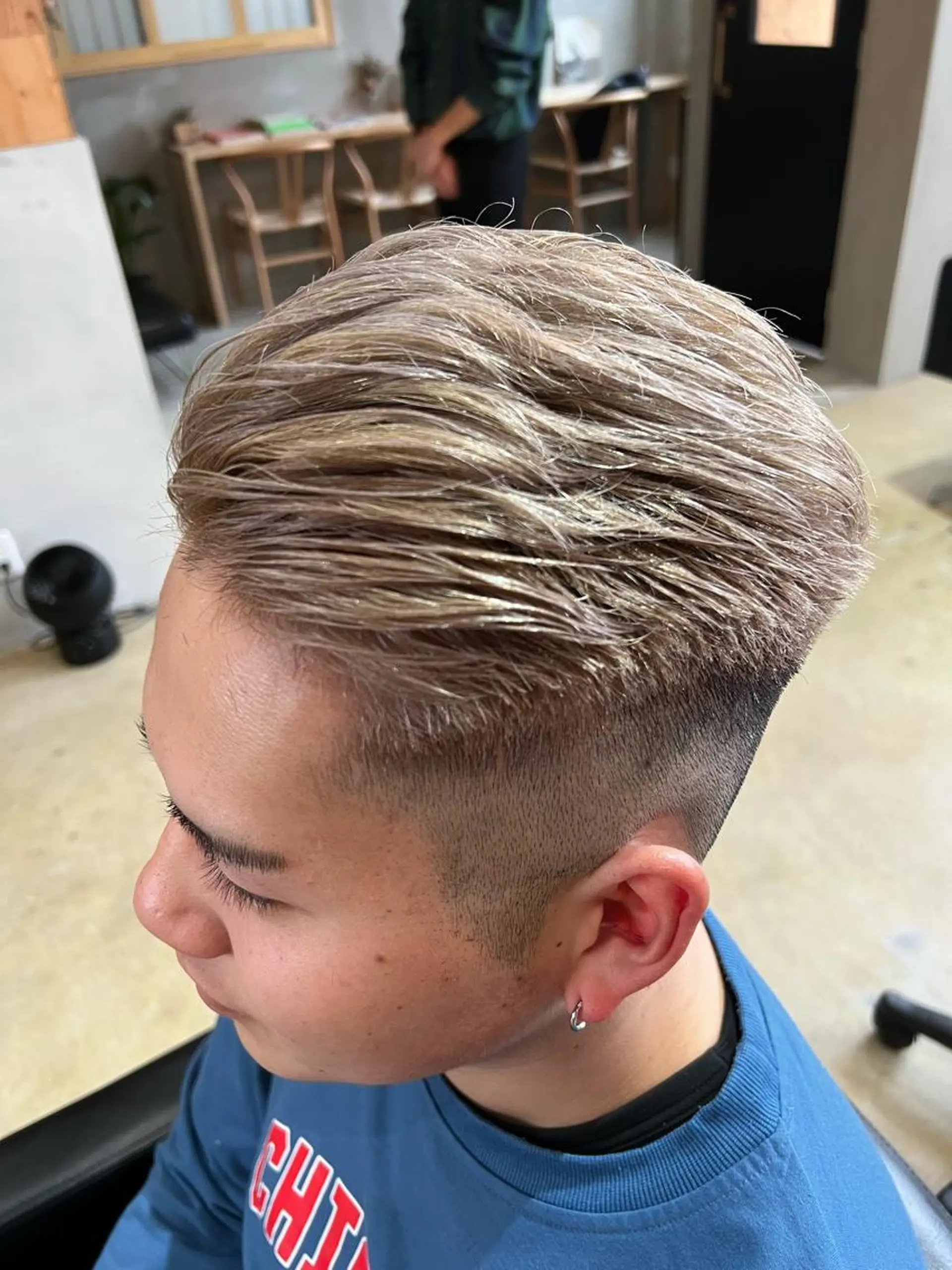 ショート カラー メンズ フェードカット メンズハイライト メンズパーマ メンズツイストパーマ ハイライトカラー カット ヘアカラー トリートメント シンヤヘアーズ 泉大津本店のヘアスタイル