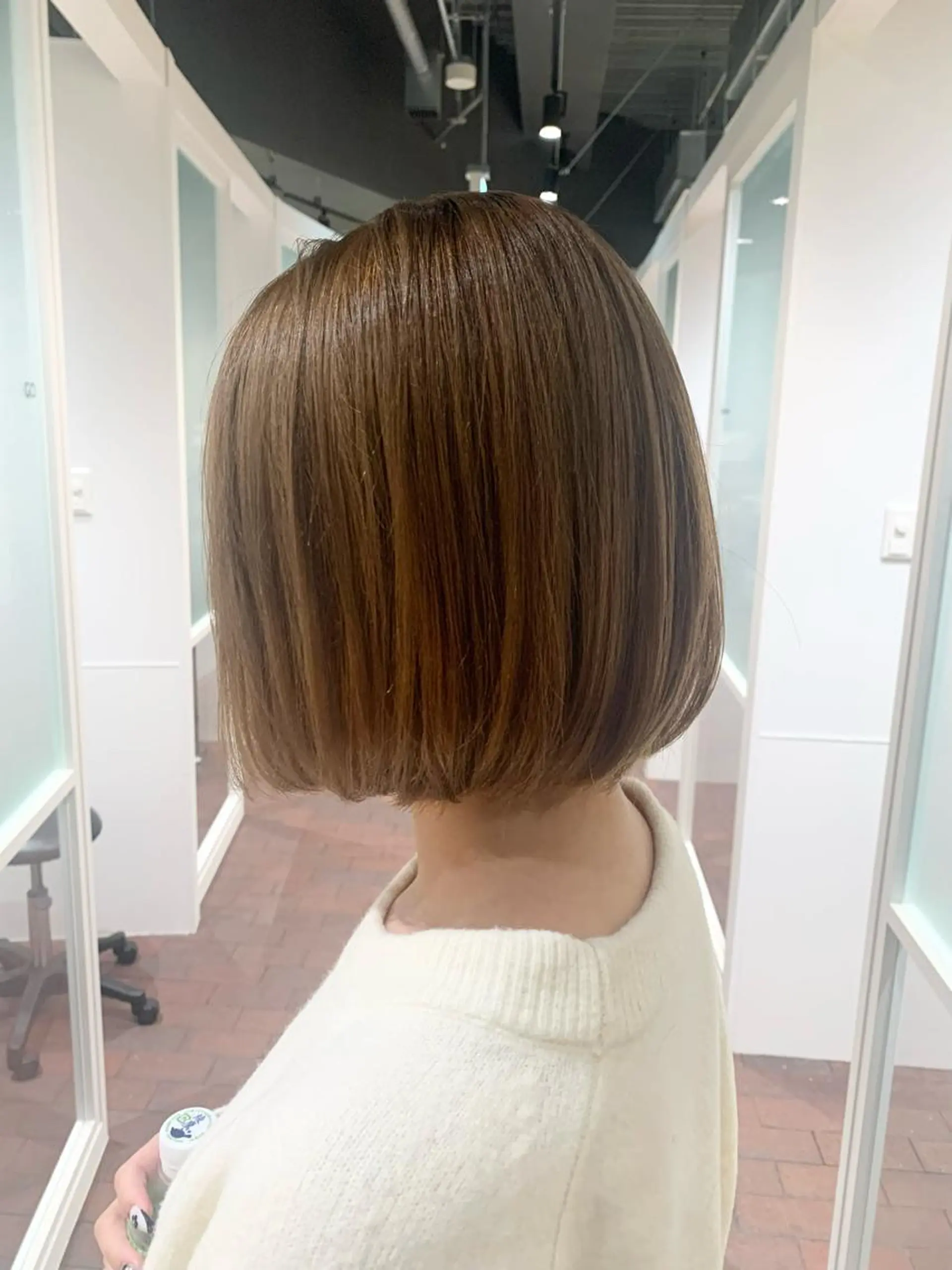 ショート カラー ヘアアレンジ カット ヘアカラー トリートメント ヘッドスパ 透明感カラー/ボブ 今気になること占う人のヘアスタイル
