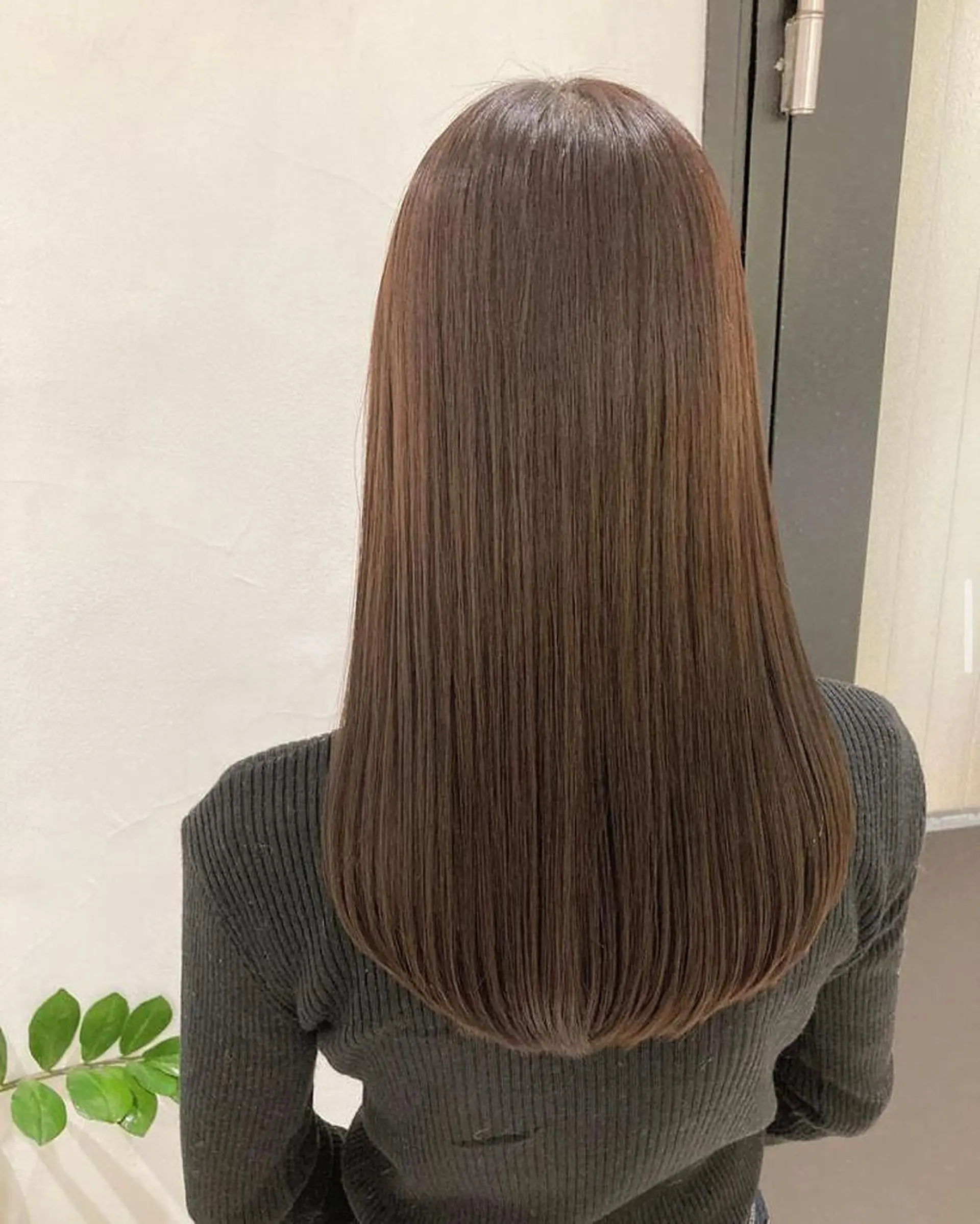 ロング カラー ヘアアレンジ ベージュカラー ブラウンカラー ブラウンベージュ 顔周りカット レイヤーカット エグチ アキラのヘアスタイル