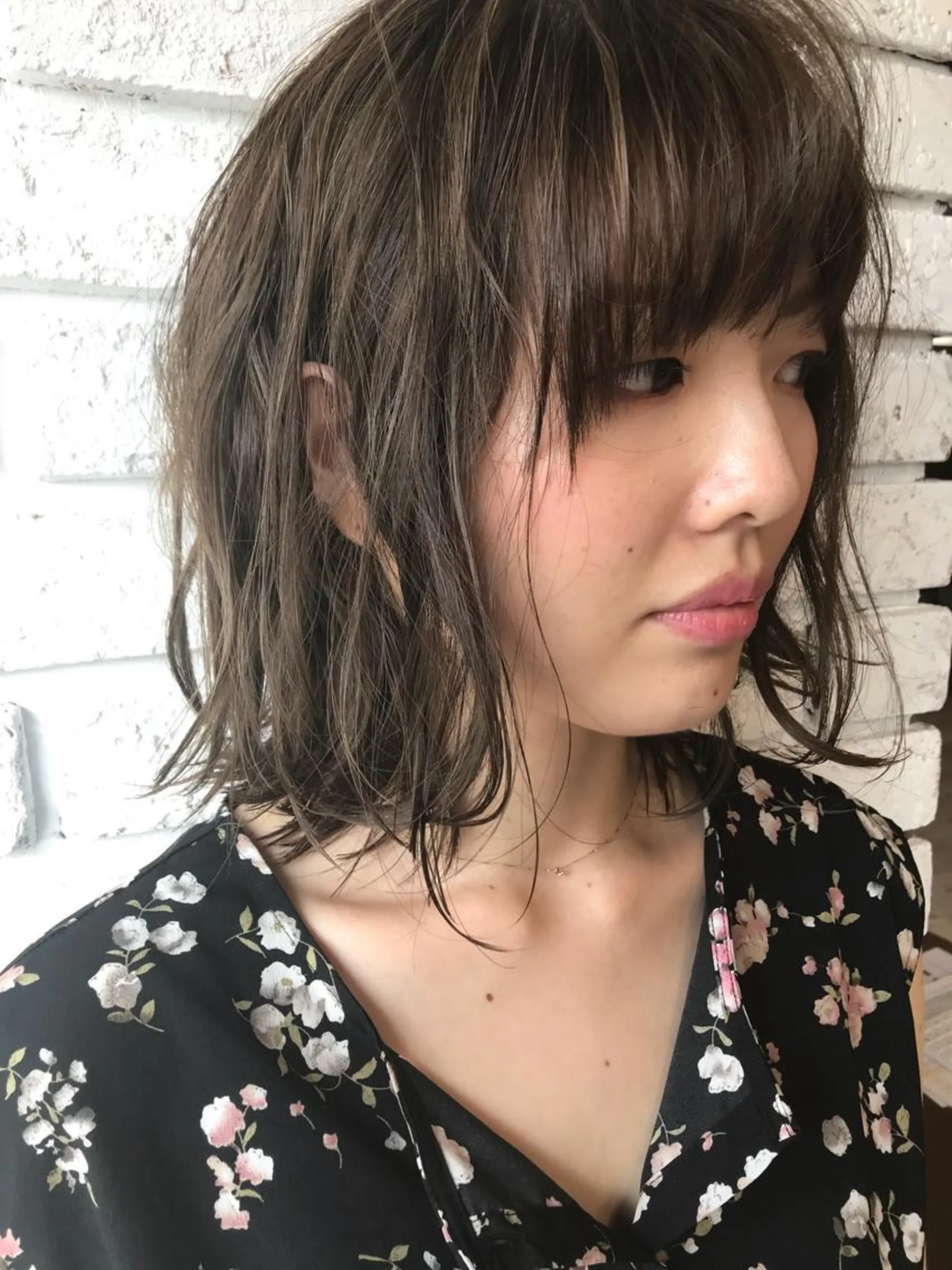 ミディアム カラー ブリーチ グレージュ ハイライトカラー ブリーチなしカラー ハイライト 日比 貴大/ minim hairのヘアスタイル