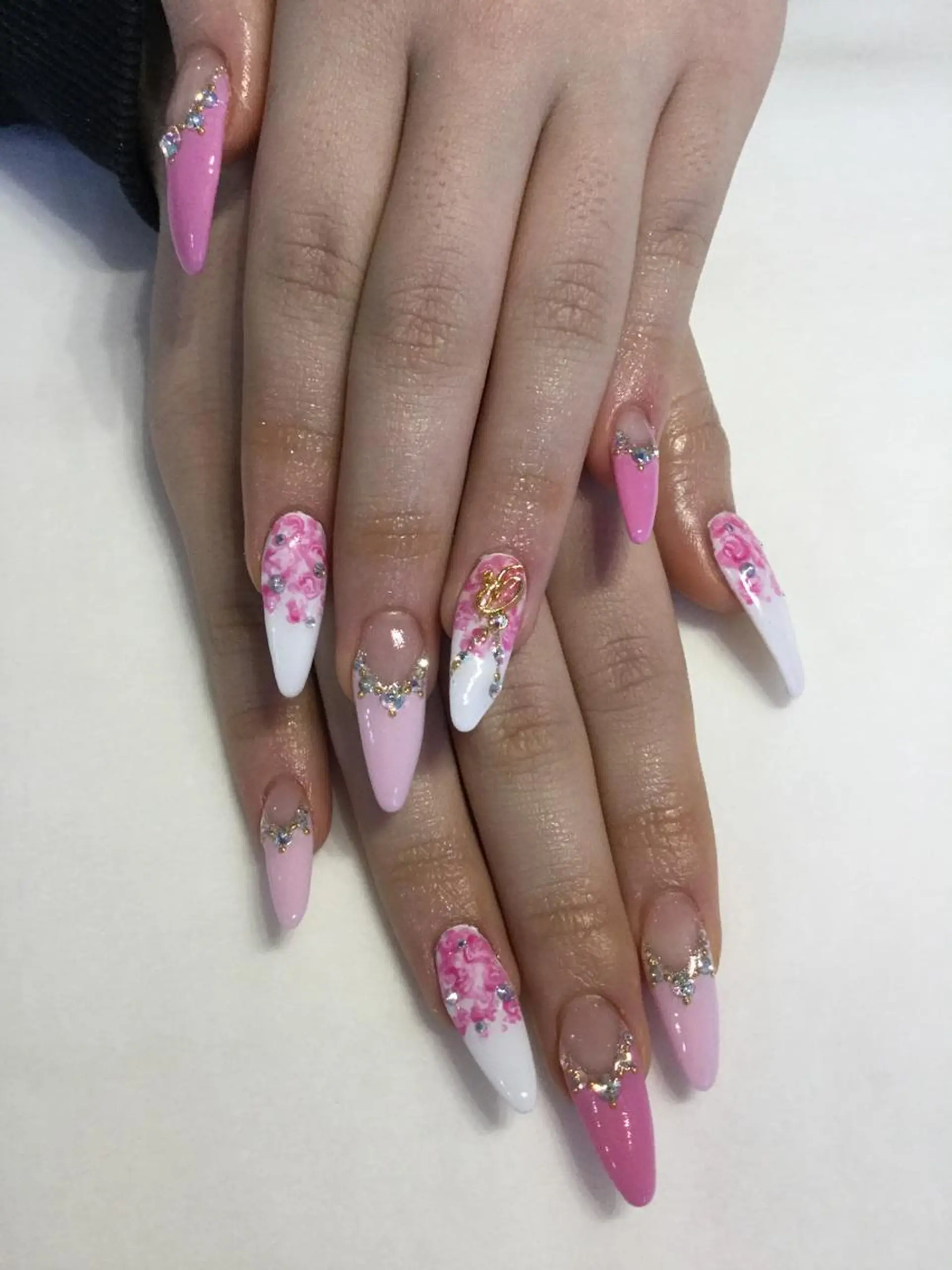 ネイル ハンドネイル 💎🐰 saki. m 🐰💎のネイルデザイン