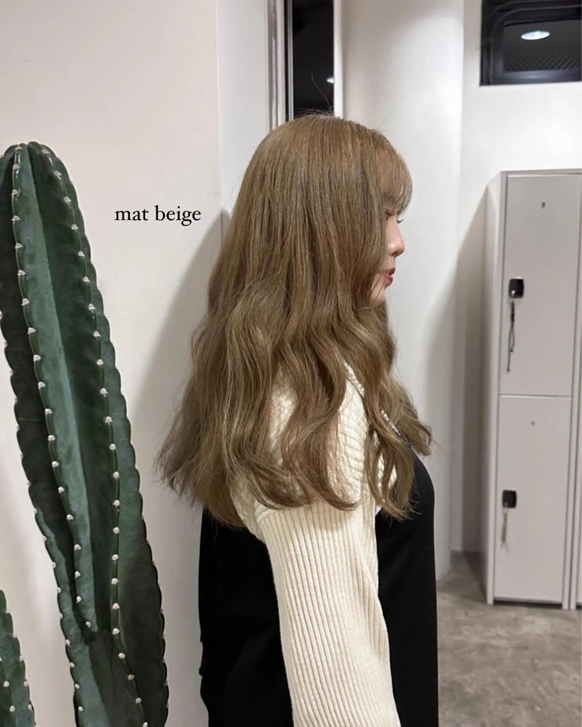 ロング カラー ベージュカラー 透明感カラー/顔周り レイヤー/髪質改善のヘアスタイル