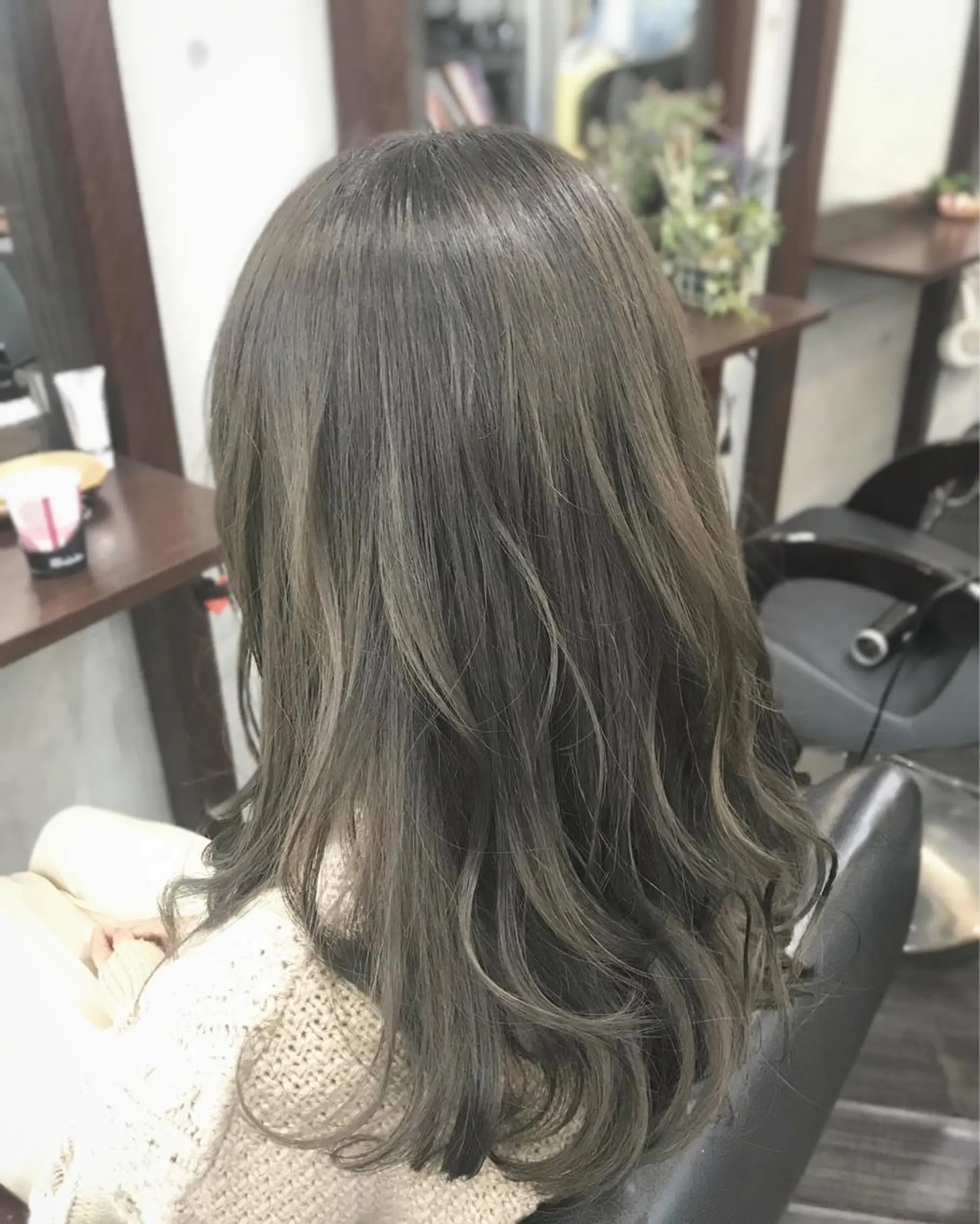 ロング カラー グレージュ オリーブグレージュ オリーブグレー カット ヘアカラー トリートメント cocoru所属・＊横浜駅＊ 金子 誠也のヘアスタイル