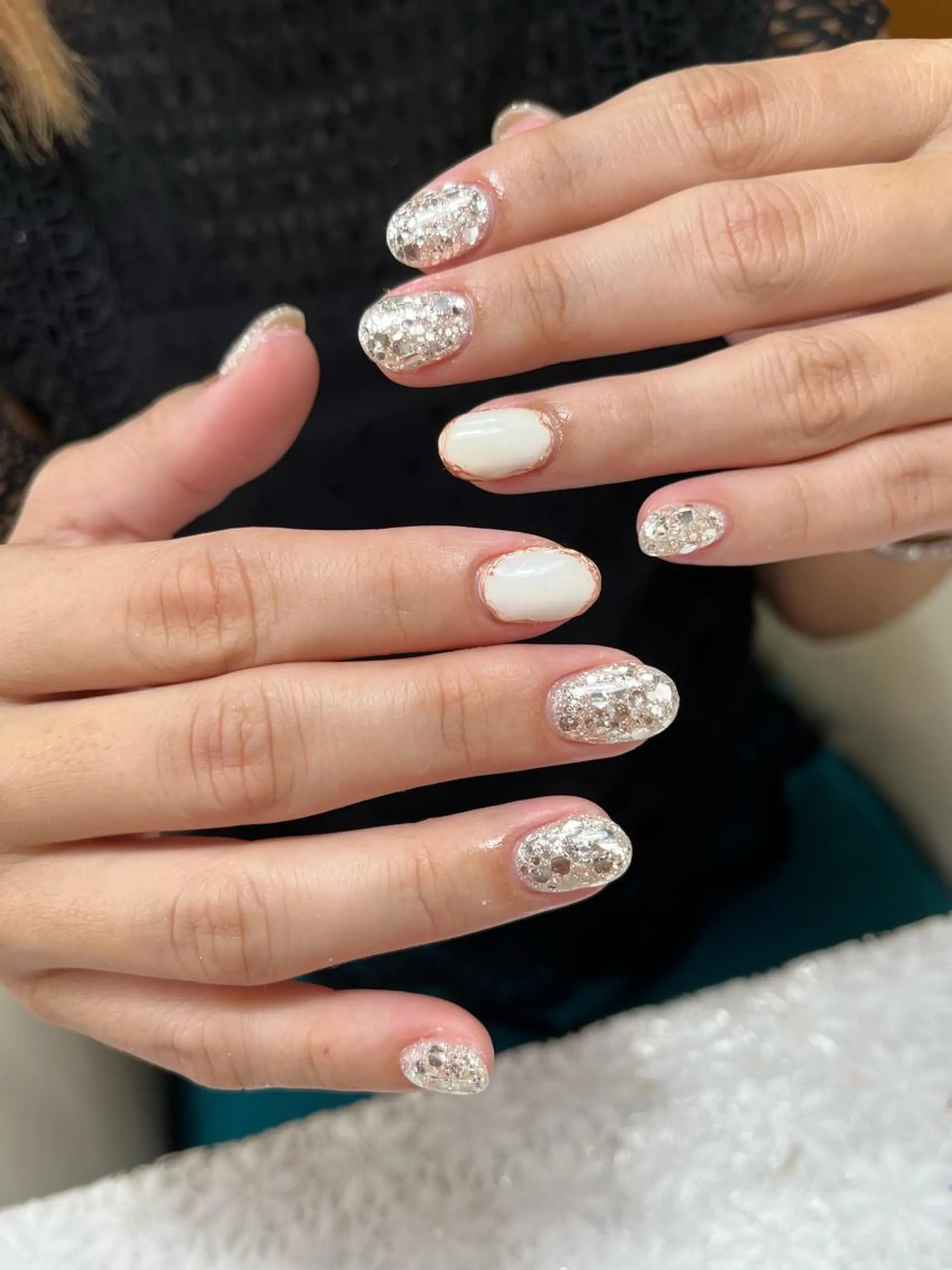 ネイル ジェルネイル キラキラネイル 韓国ネイル パラジェル ワンホンネイル ハンドネイル nails' it...のネイルデザイン