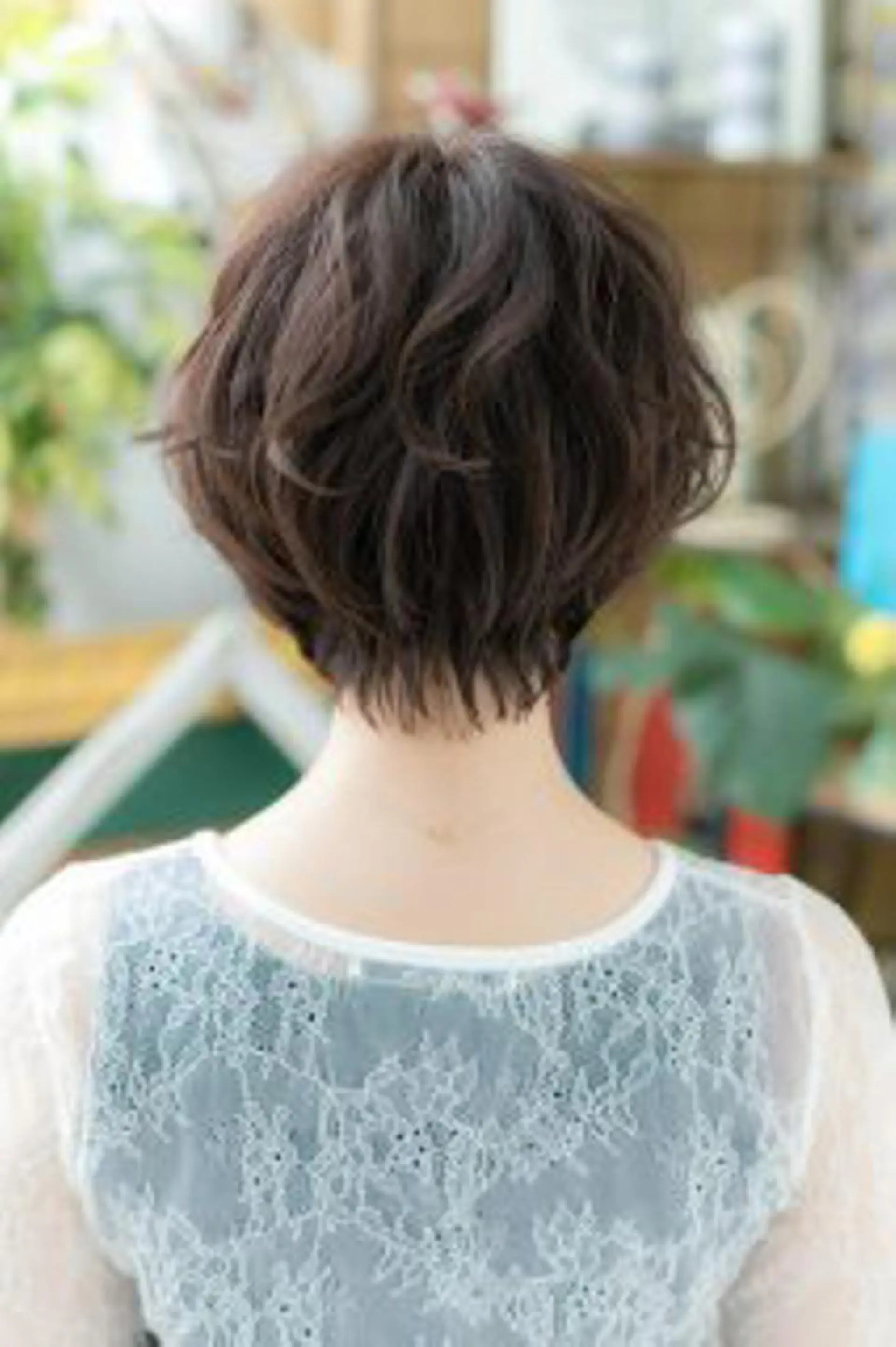 ショート カラー 前下がりボブ ボブ くせ毛 小顔カット 出川 宙☘️のヘアスタイル