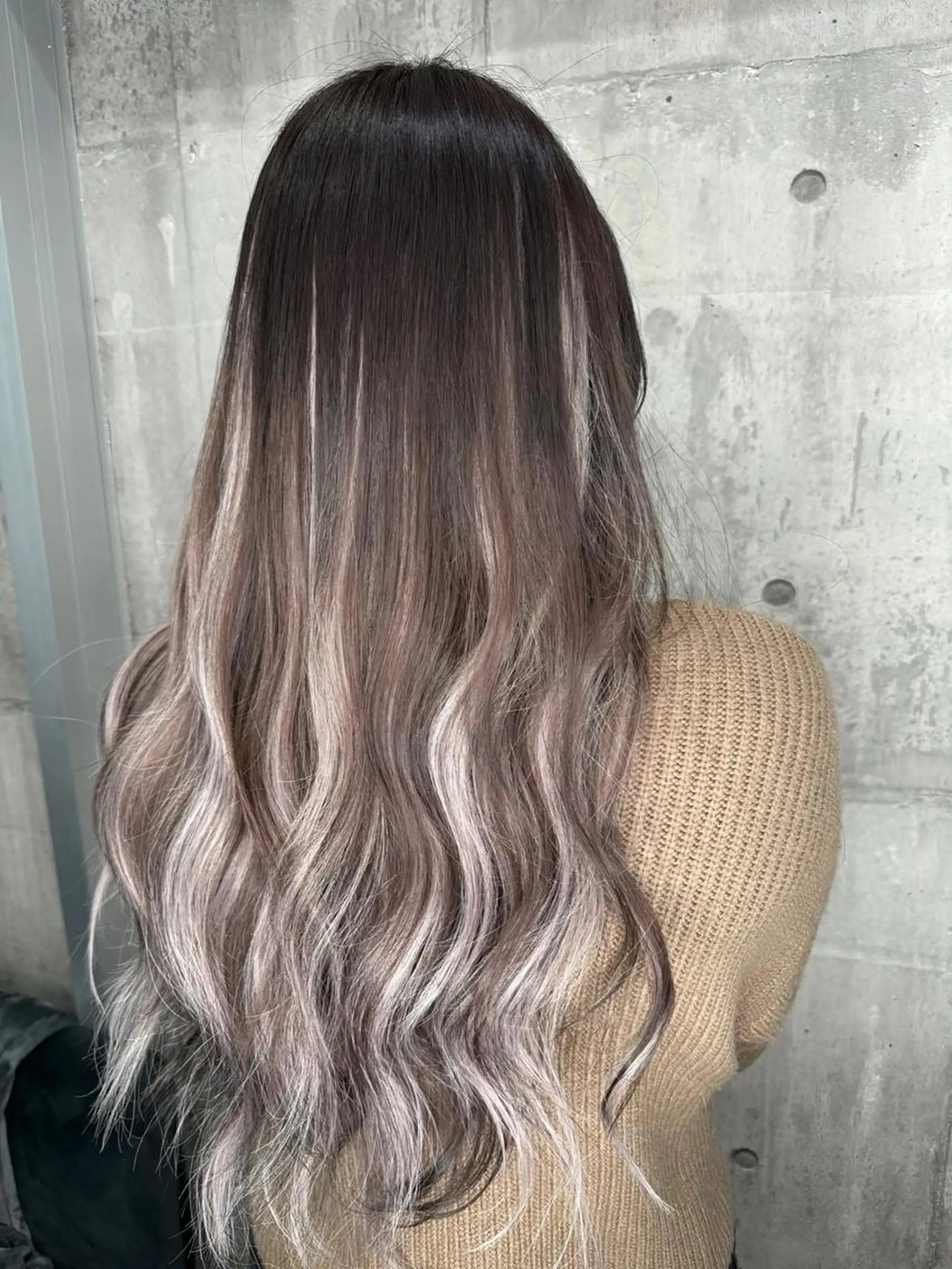 ロング エクステ レイヤーカット カット ヘアカラー トリートメント Crystal 船橋のヘアスタイル