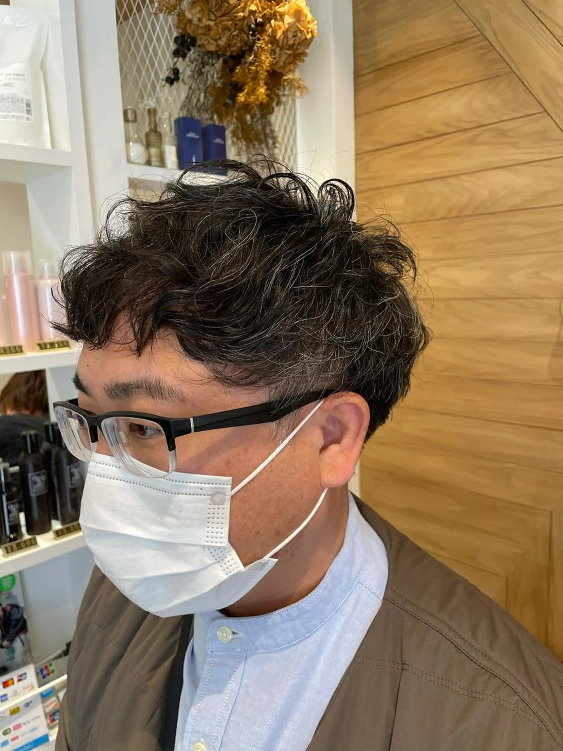 ショート パーマ メンズ 鈴村 大介のヘアスタイル