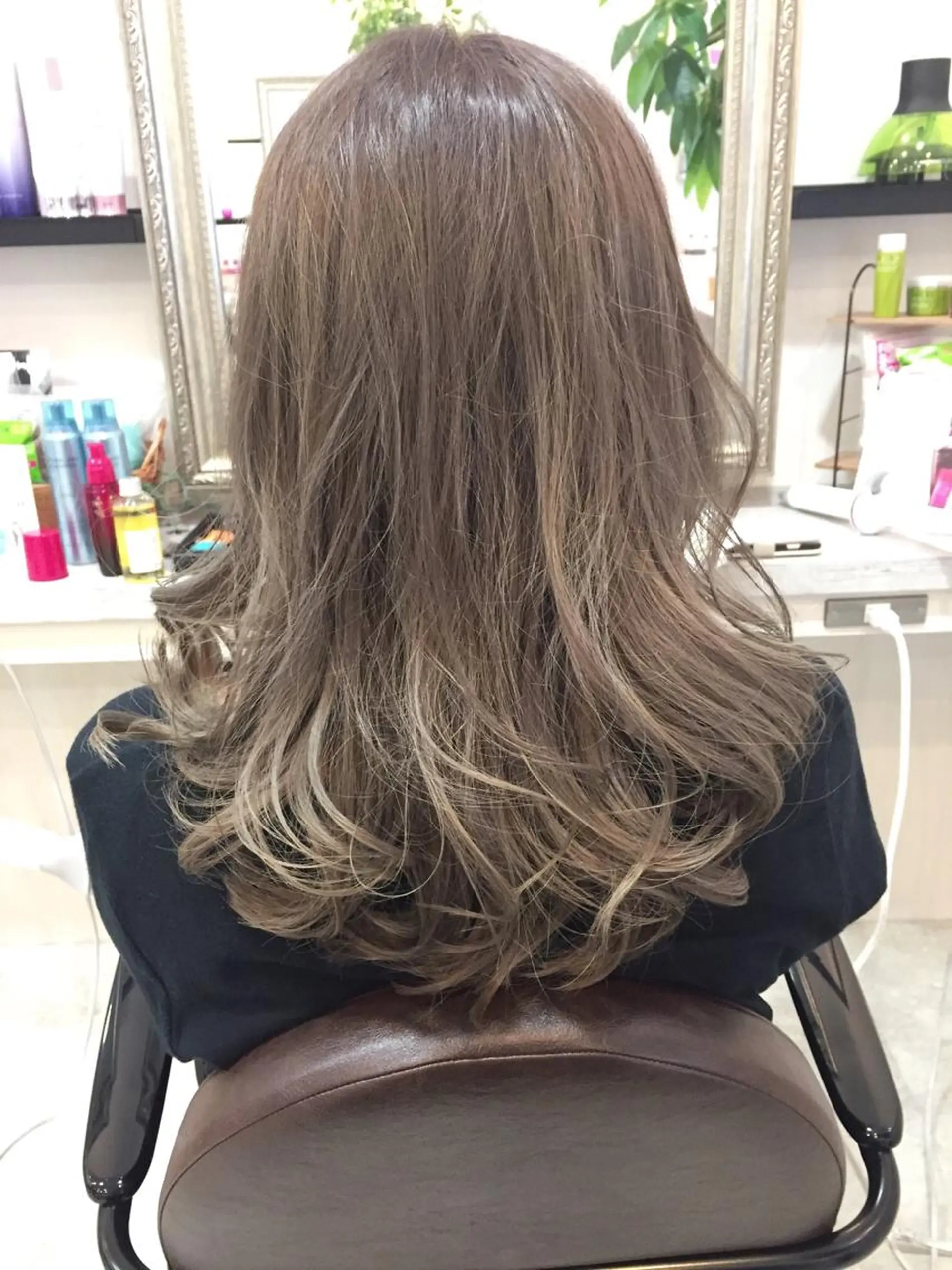 カラー ベージュカラー グラデーションカラー 軽部 健司のヘアスタイル