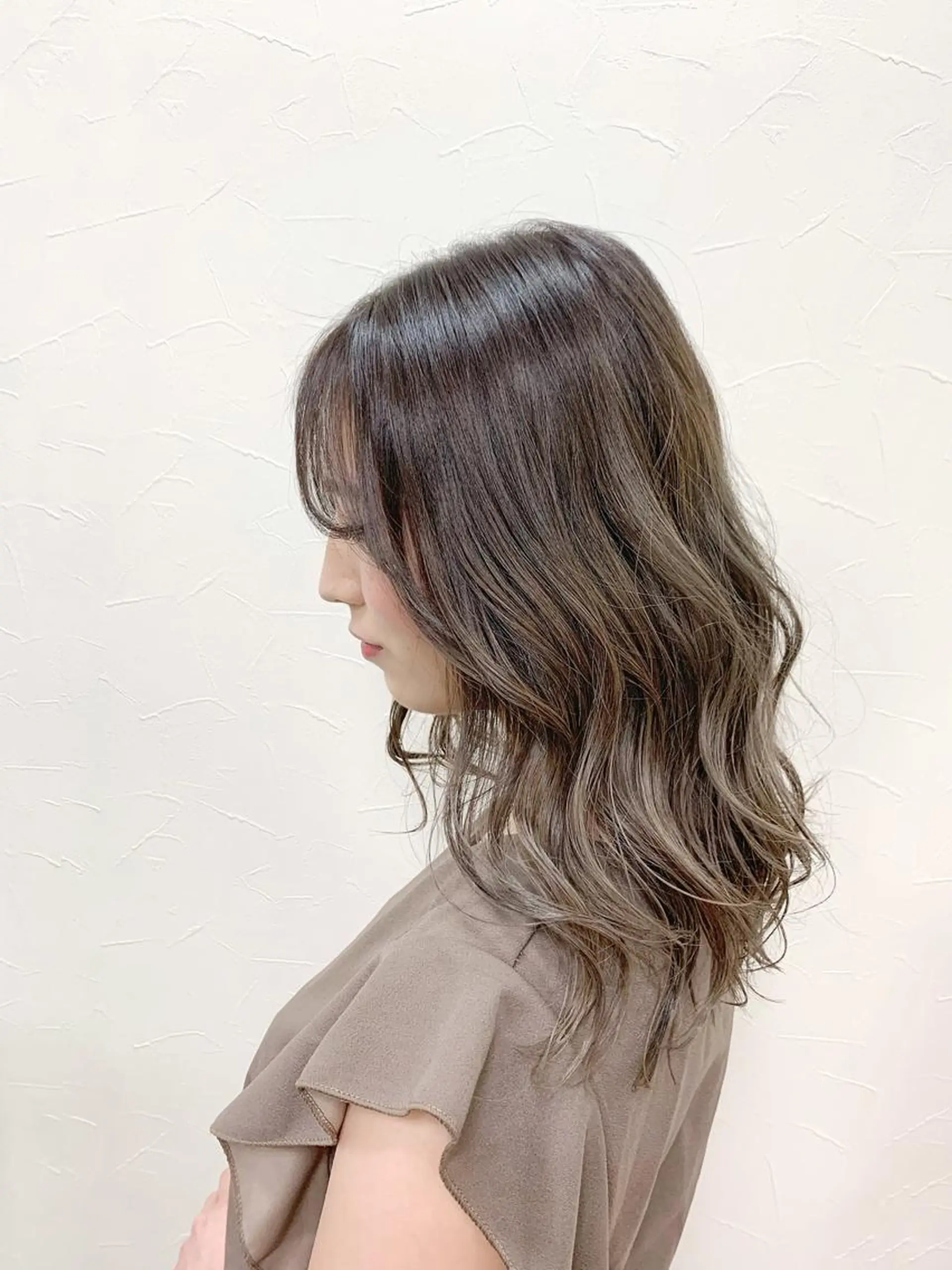 セミロング カラー グラデーションカラー 杉村 未来のヘアスタイル