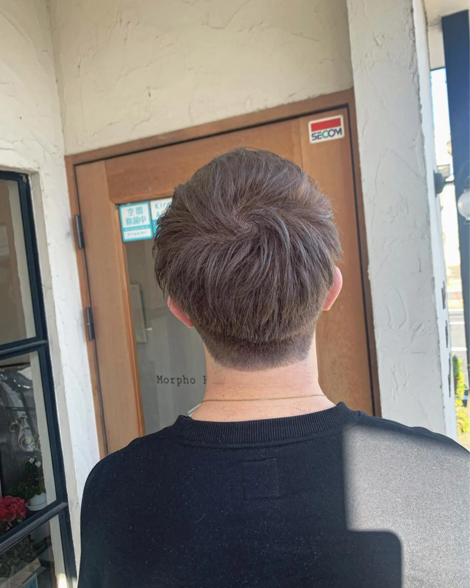 カラー メンズ メンズブリーチ ブリーチ グレージュ カット 井上 花音のヘアスタイル