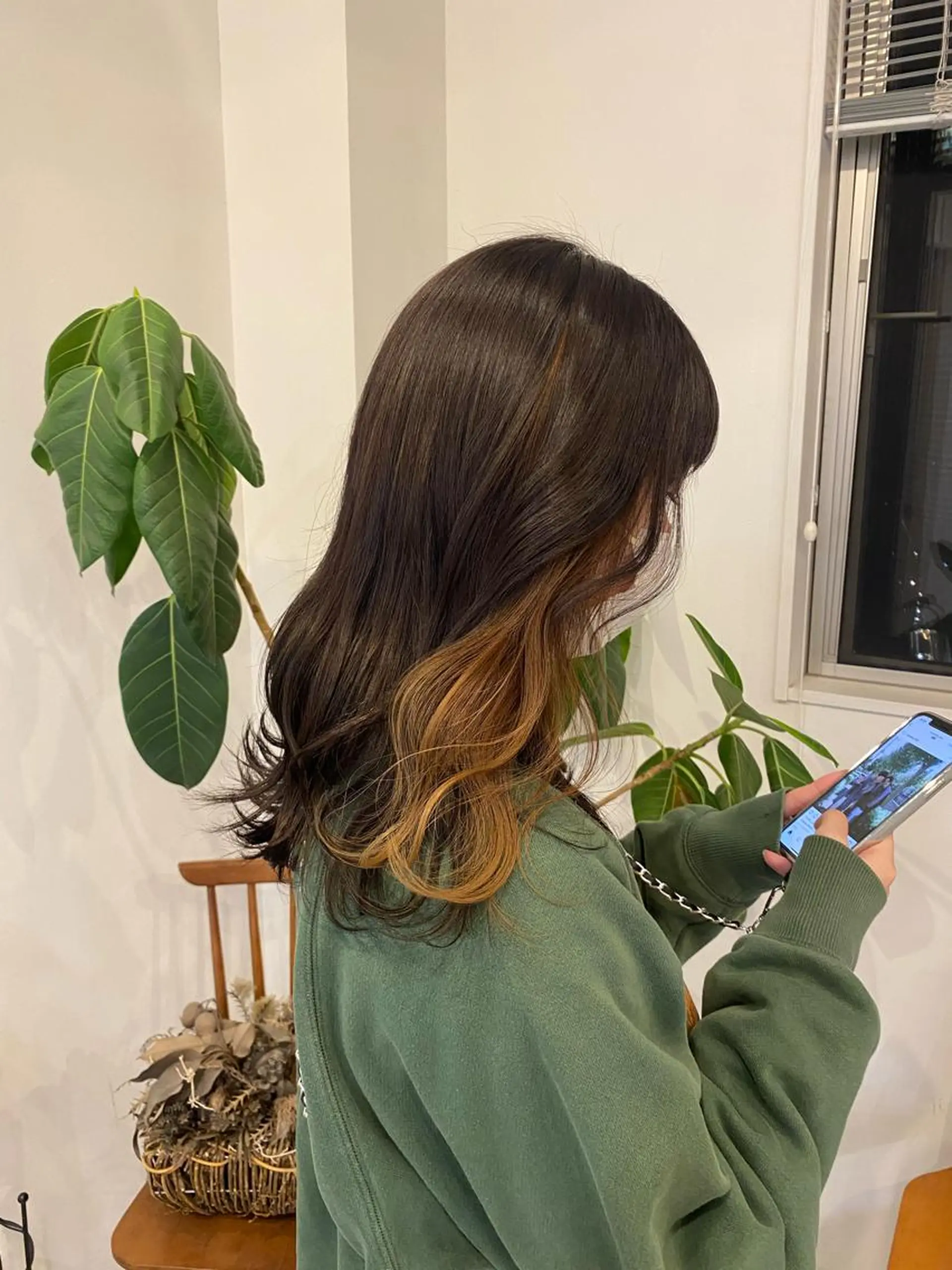 セミロング カラー ベージュカラー イヤリングカラー yunica Momokaのヘアスタイル