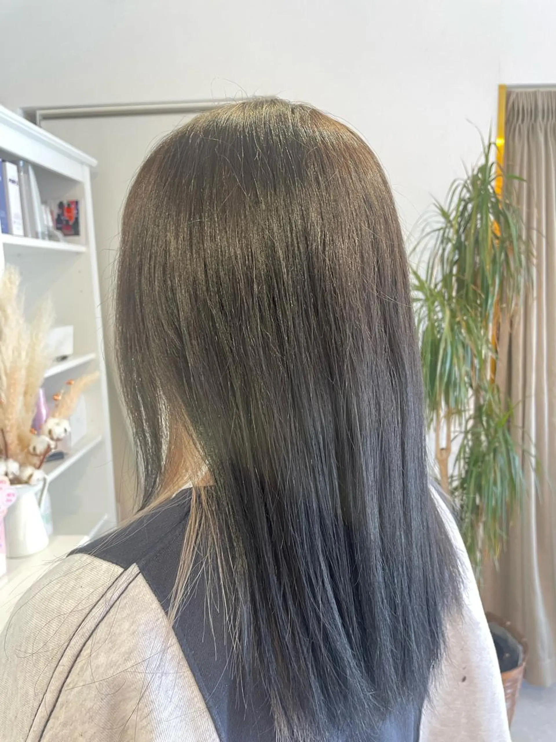 ミディアム カラー アッシュ ベージュカラー ヘアカラー 和田 真依のヘアスタイル