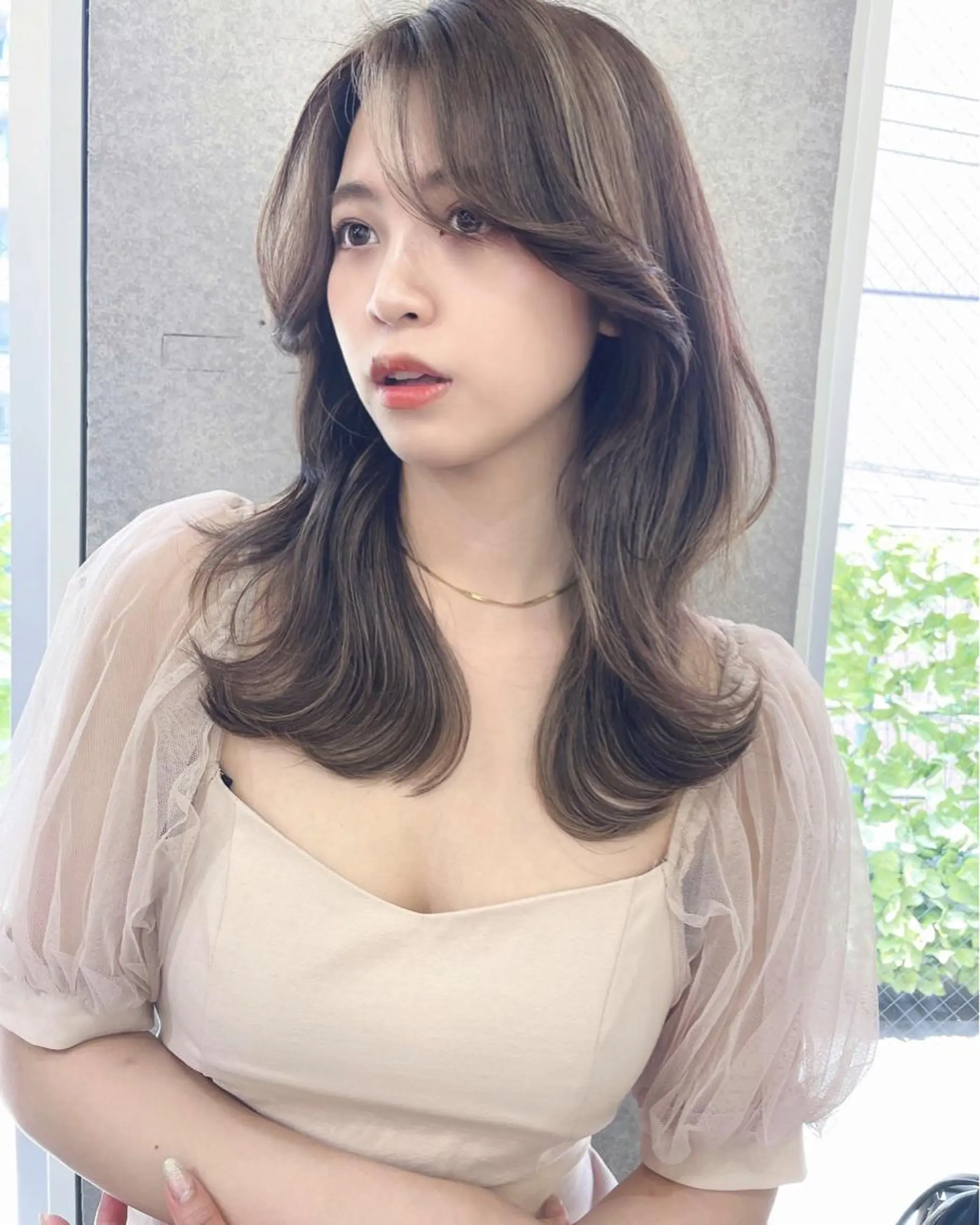 ロング カラー レイヤーカット、 大人可愛い　中村美羅のヘアスタイル