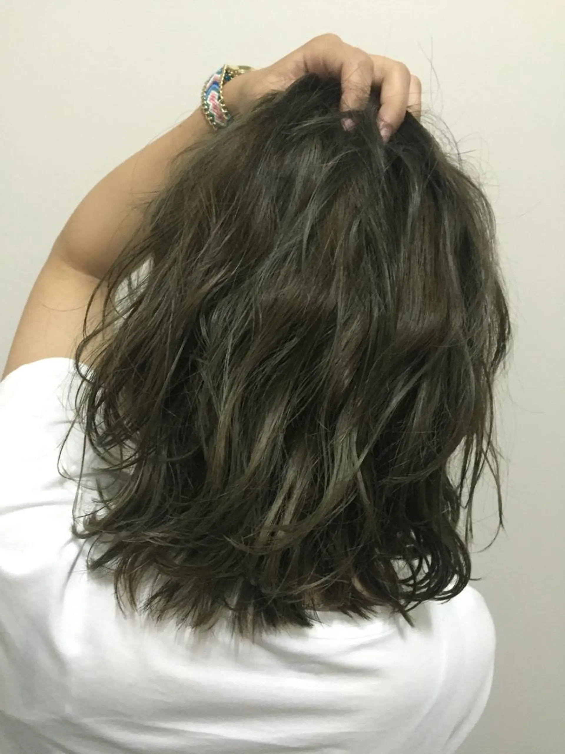 ショート ミディアム カラー パーマ グレージュ ハイライトカラー カーキグレージュ ハイライト Heart's所属・若杉 諒のヘアスタイル