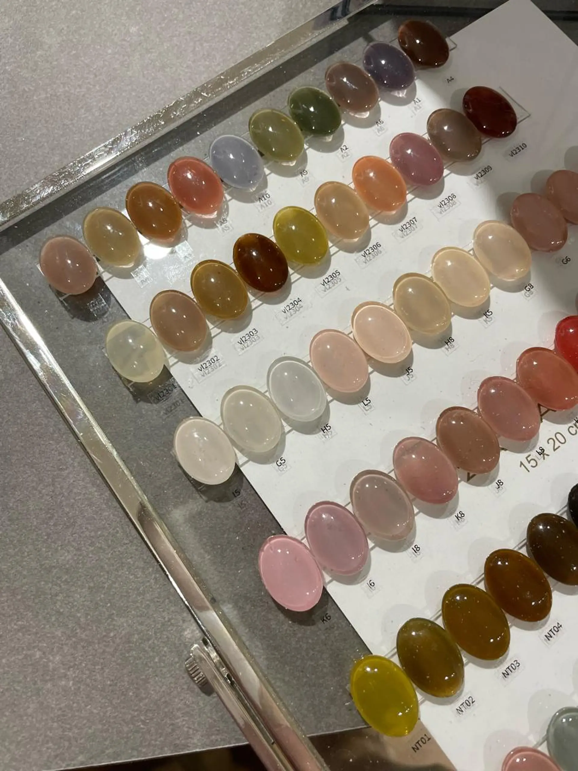 カラー ハンドネイル ＆robe  mii 🌿のネイルデザイン