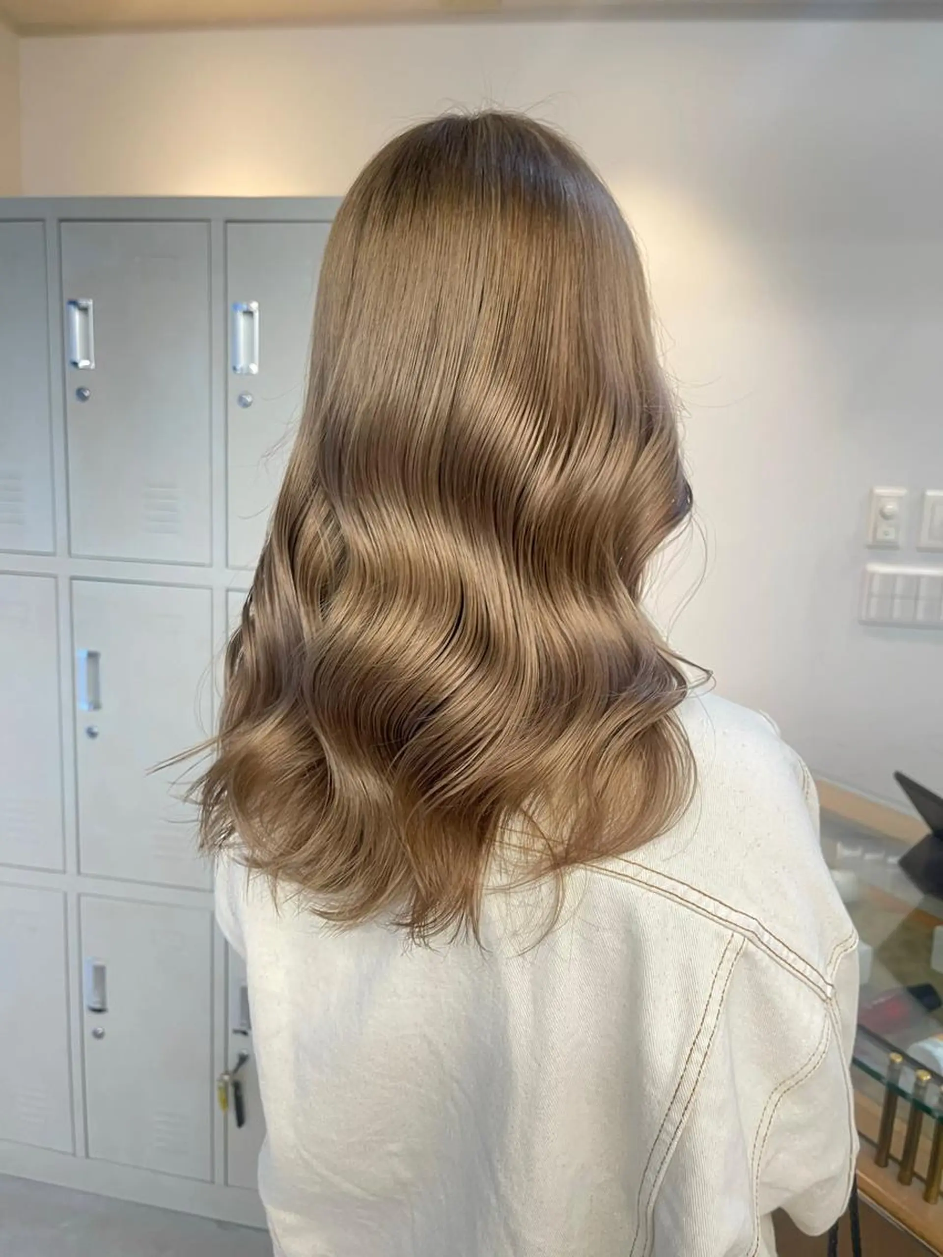 セミロング カラー ブリーチ グレージュ ミルクティーグレージュ ヘアカラー トリートメント 渋谷ケアブリーチ Suuのヘアスタイル