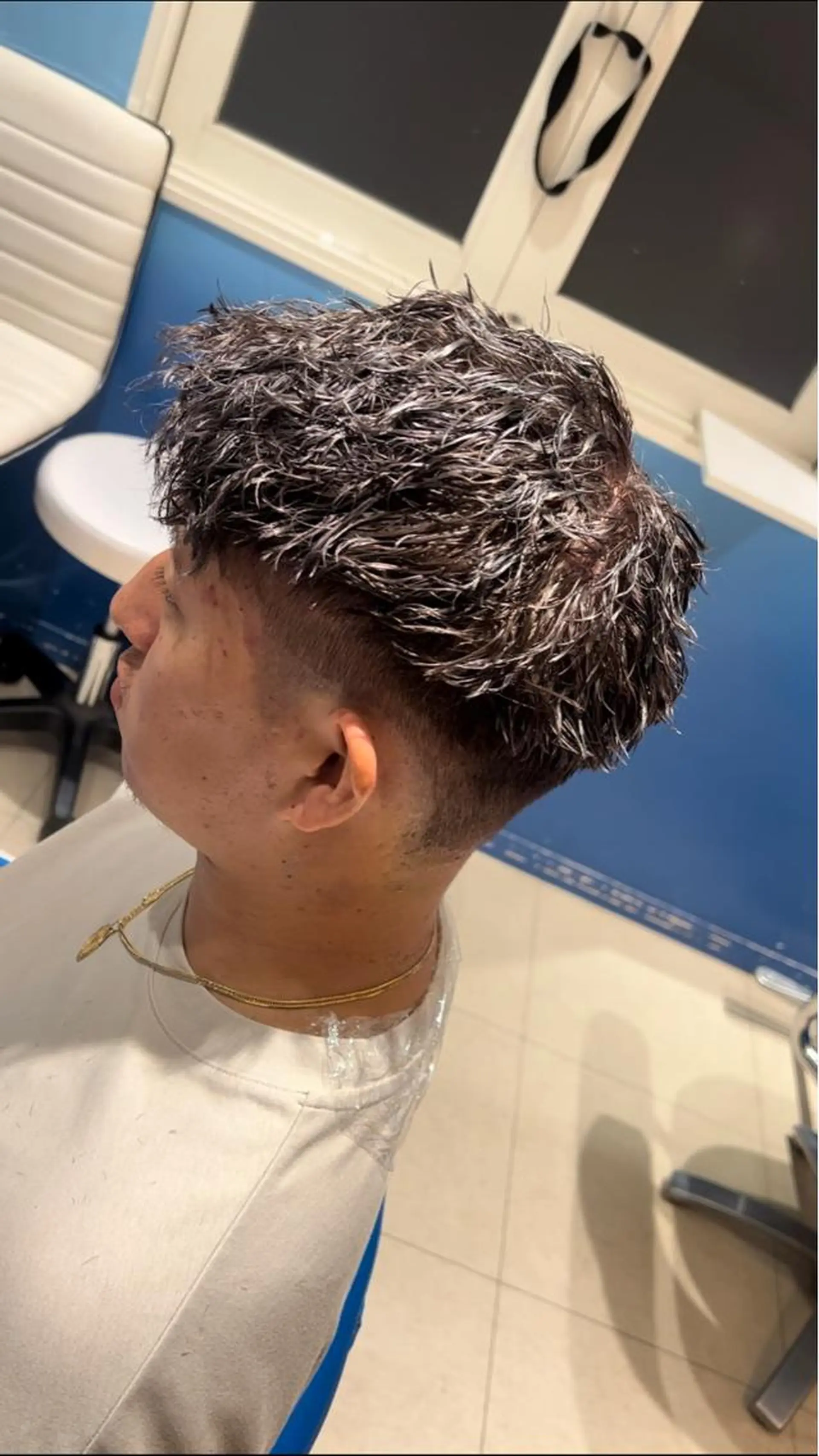 ショート メンズ 🔥ハイトーンカラー ギャルNAOKI🔥のヘアスタイル