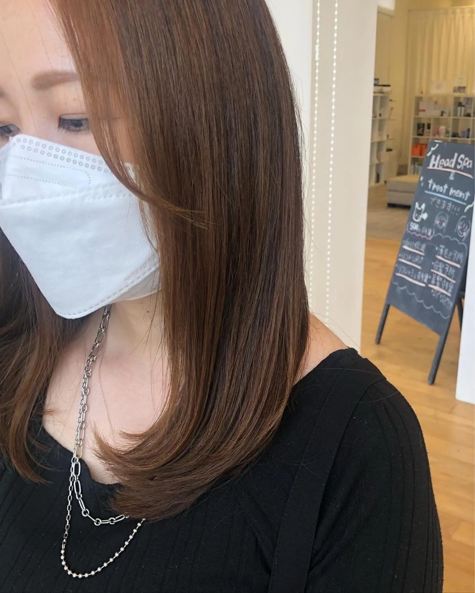 セミロング カット 松原 愛莉のヘアスタイル