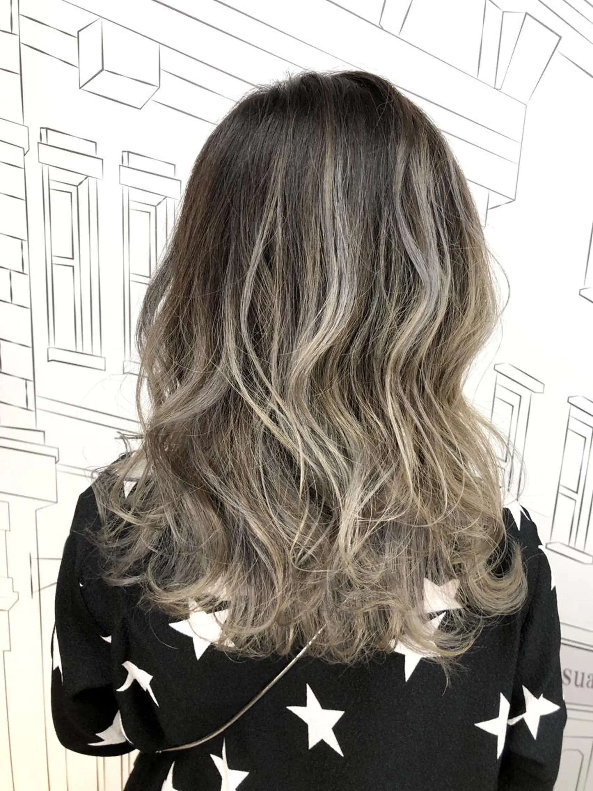 ミディアム カラー バレイヤージュ グラデーションカラー シルバー レイヤーカット レイヤー⭐️カラー ⭐️平川雅史のヘアスタイル