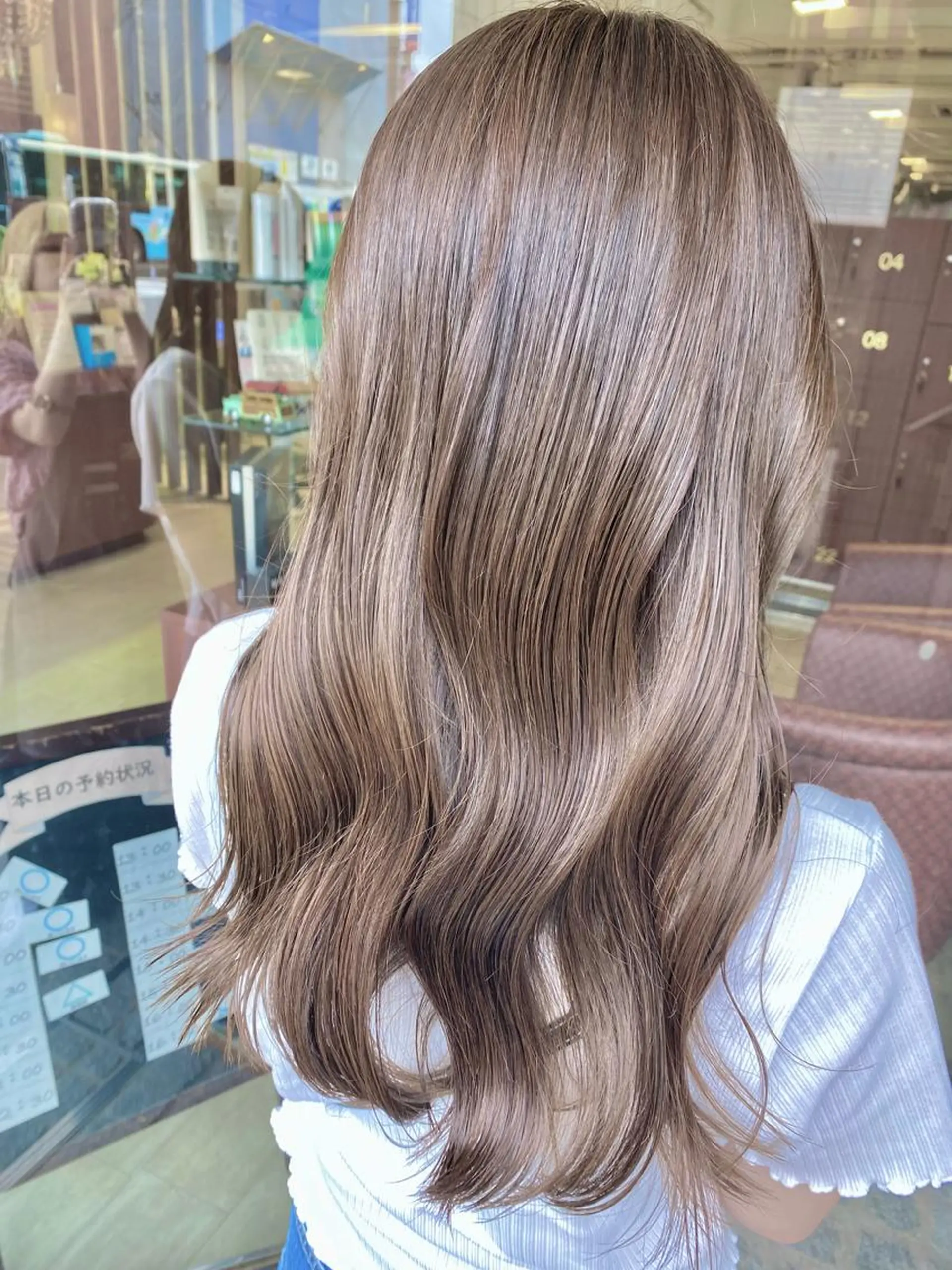 ロング カラー ベージュカラー フォギーベージュ グレージュ ヘアカラー トリートメント 🍒ブリーチカラー 🍊暖水 まりあのヘアスタイル