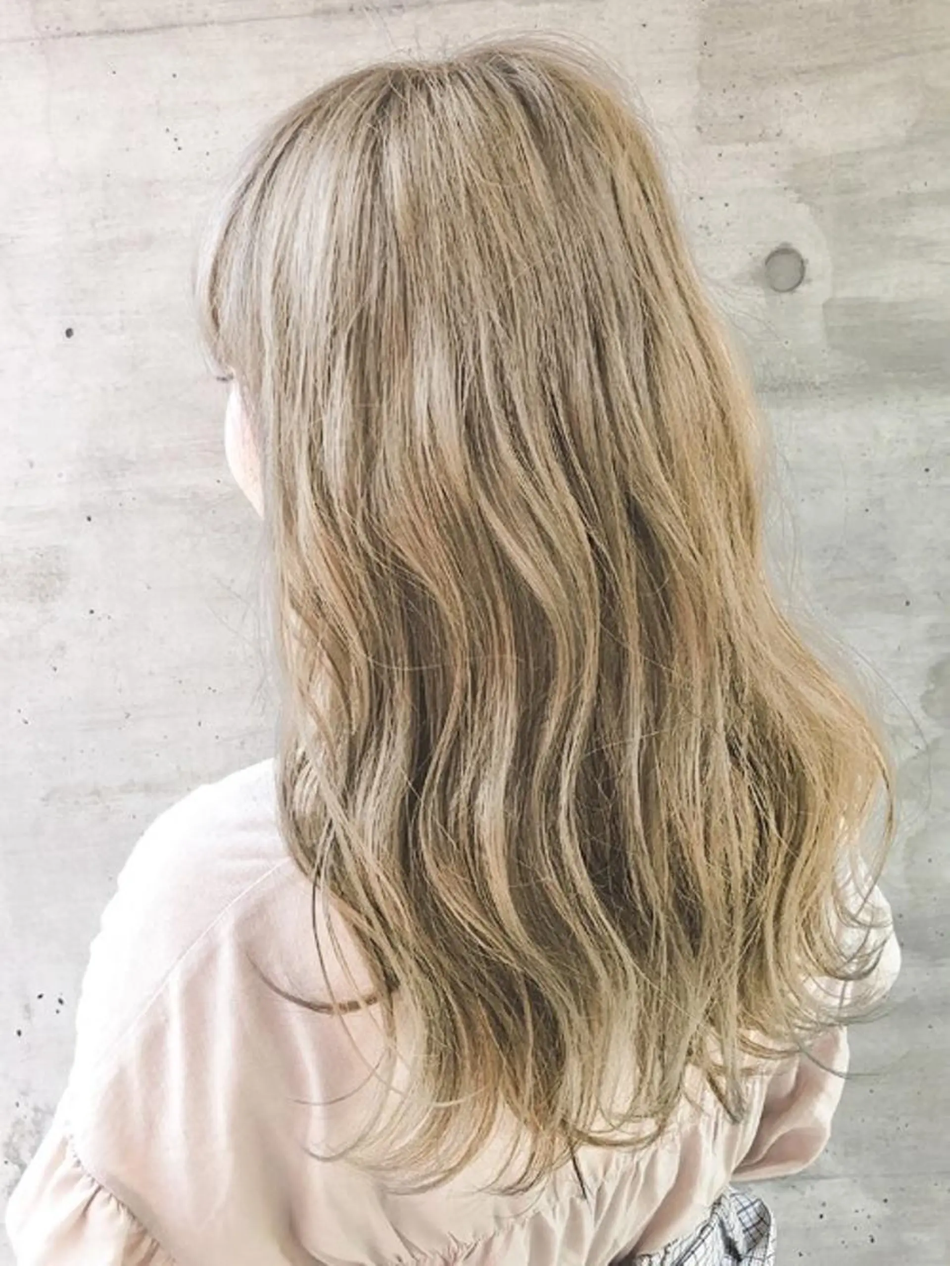 カラー 武井 哉子のヘアスタイル