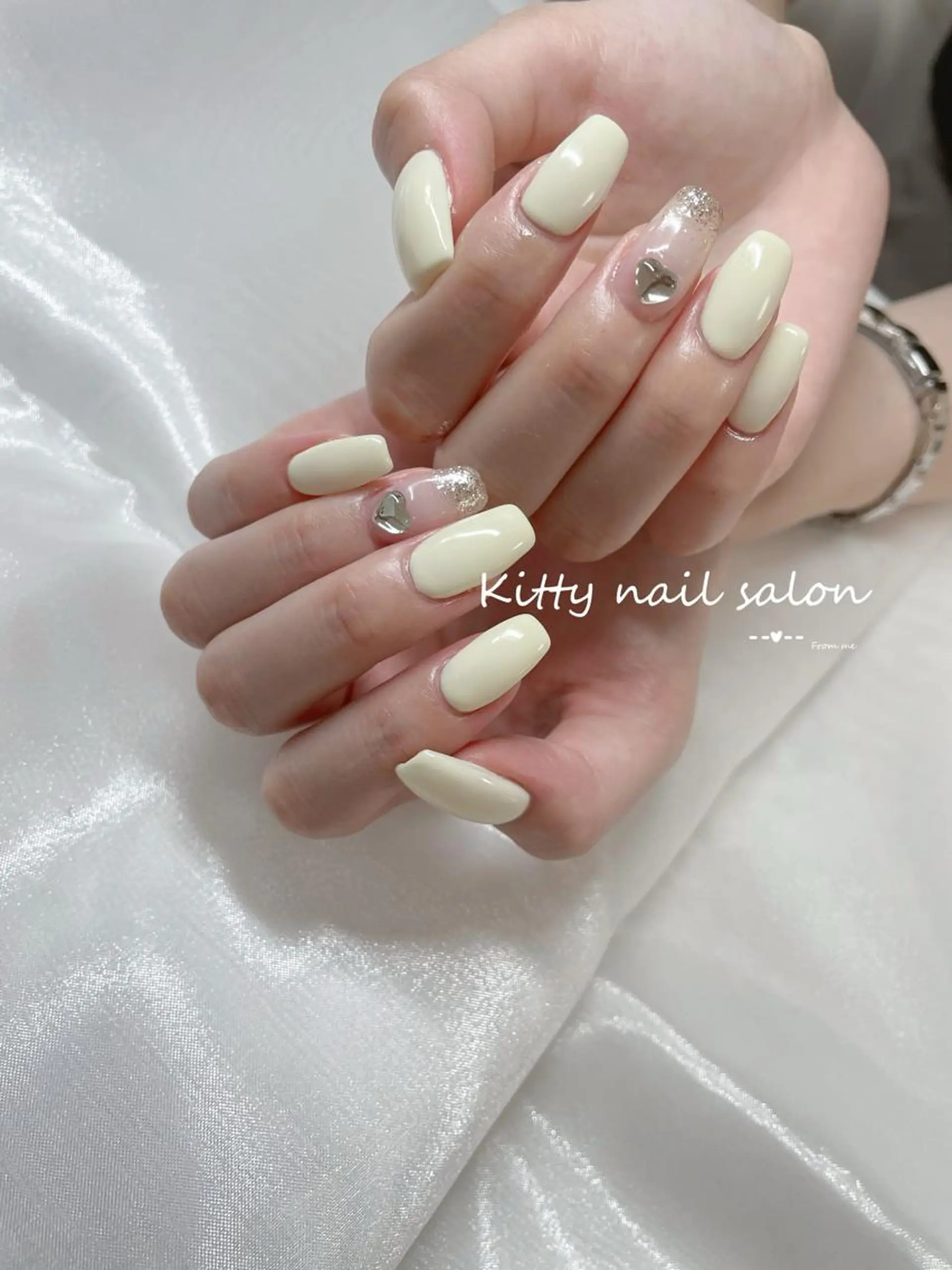 ネイル ストーンネイル kitty nail salonのネイルデザイン