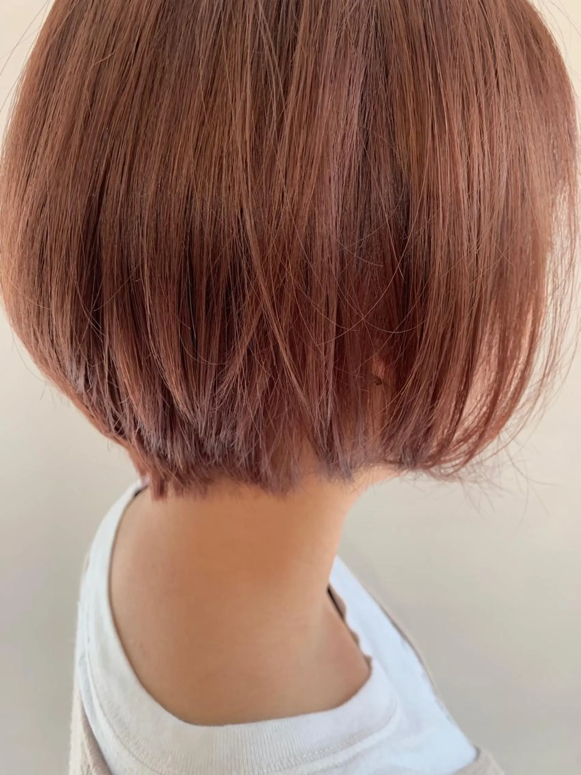 ショート カラー パーマ ヘアアレンジ ベージュカラー ブリーチ ピンクカラー ピンクベージュ ショートヘア 加藤 綾華のヘアスタイル