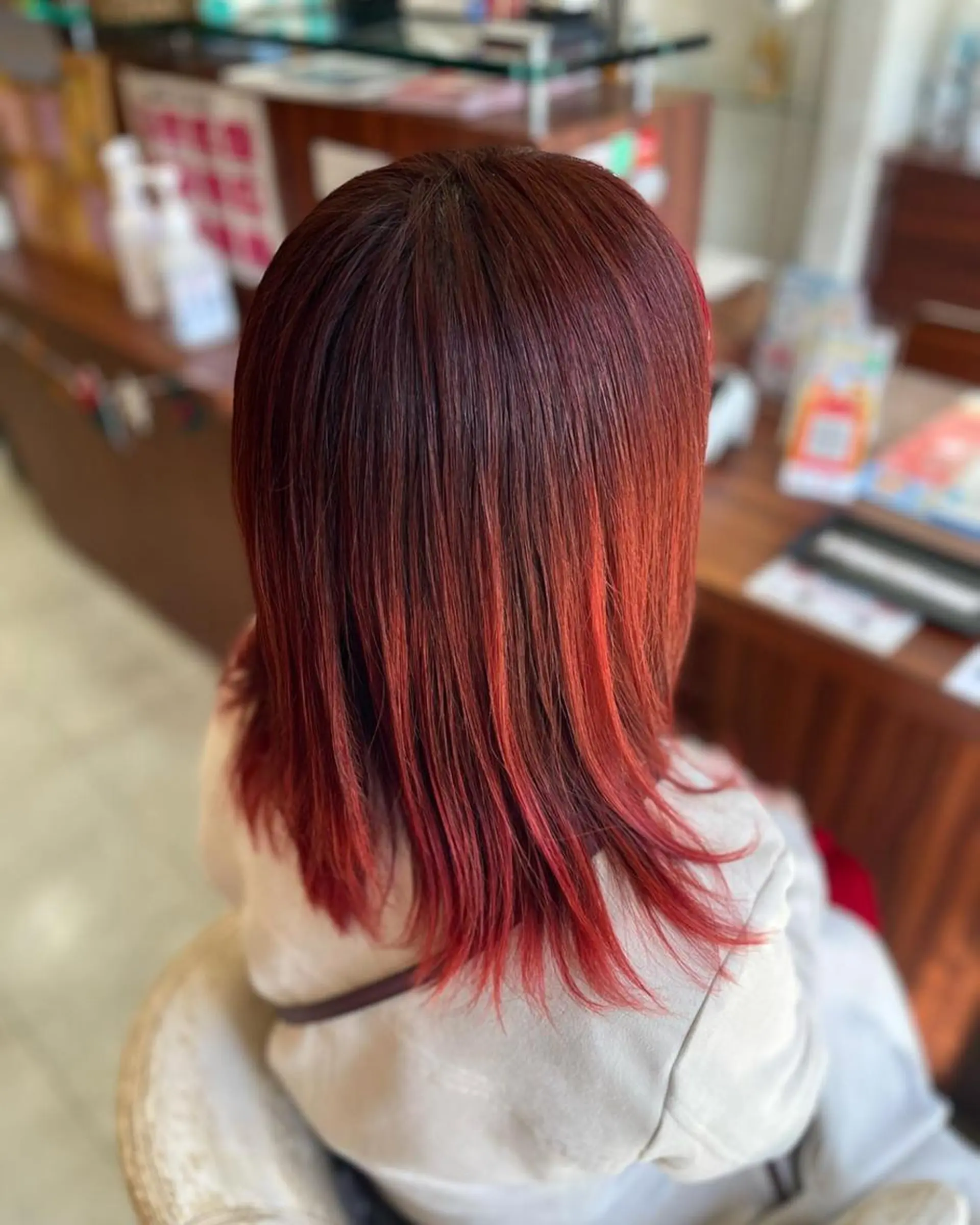 ショート カラー バレイヤージュ ダブルカラー ハイライトカラー インナーカラー レッドカラー justbeauty CiNQのヘアスタイル