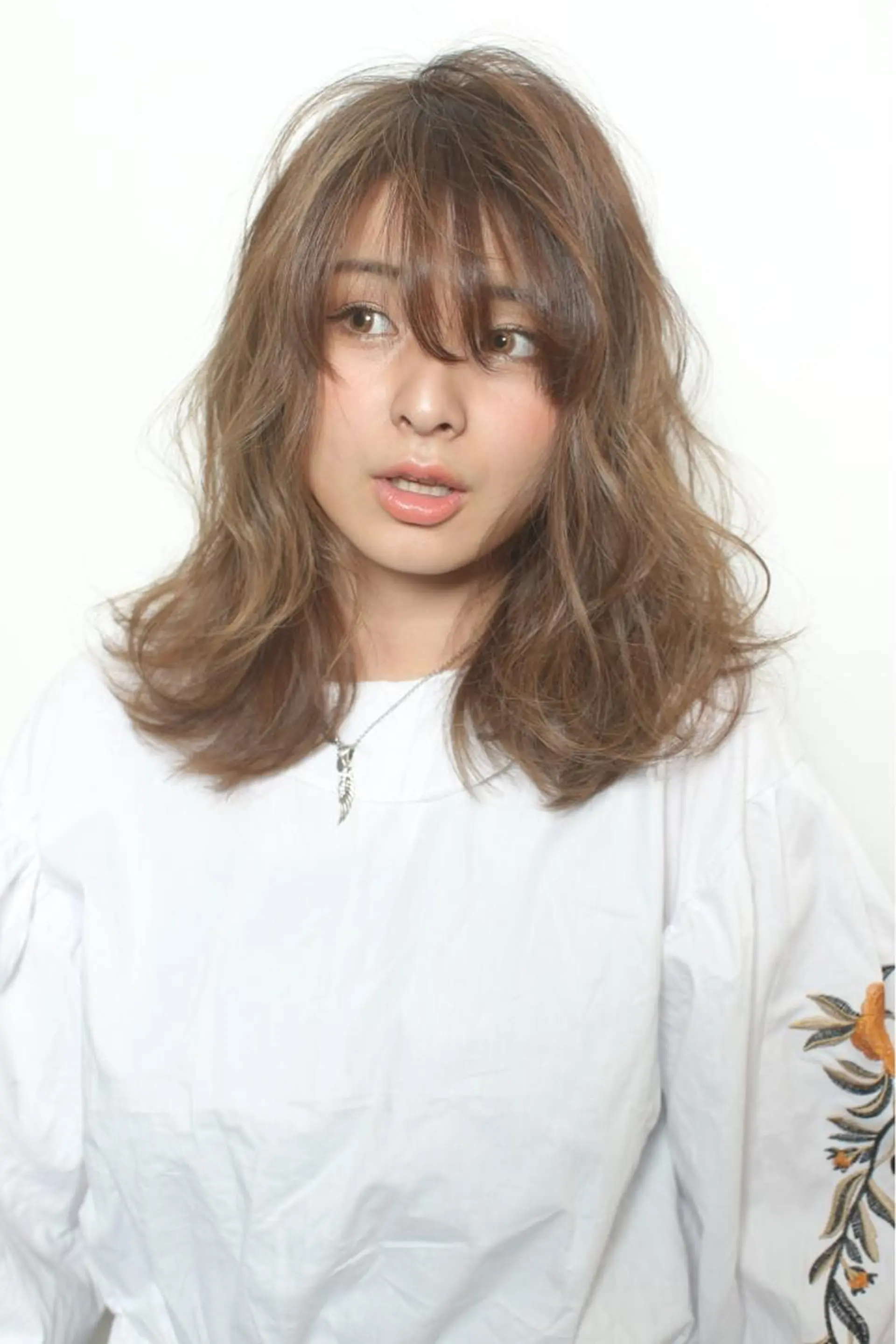 セミロング カラー ハイライトカラー ハイライト Lee 甲子園のヘアスタイル