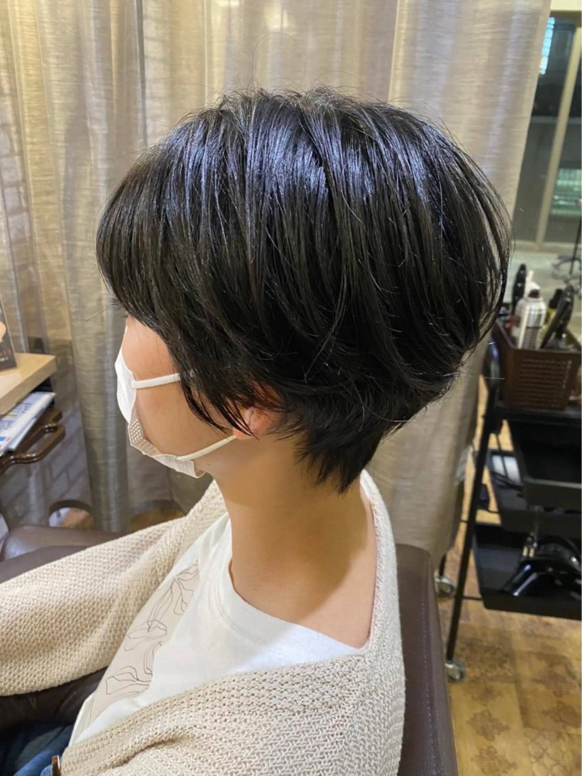 ショート カット 近藤 七海／箕面／艶カラーのヘアスタイル