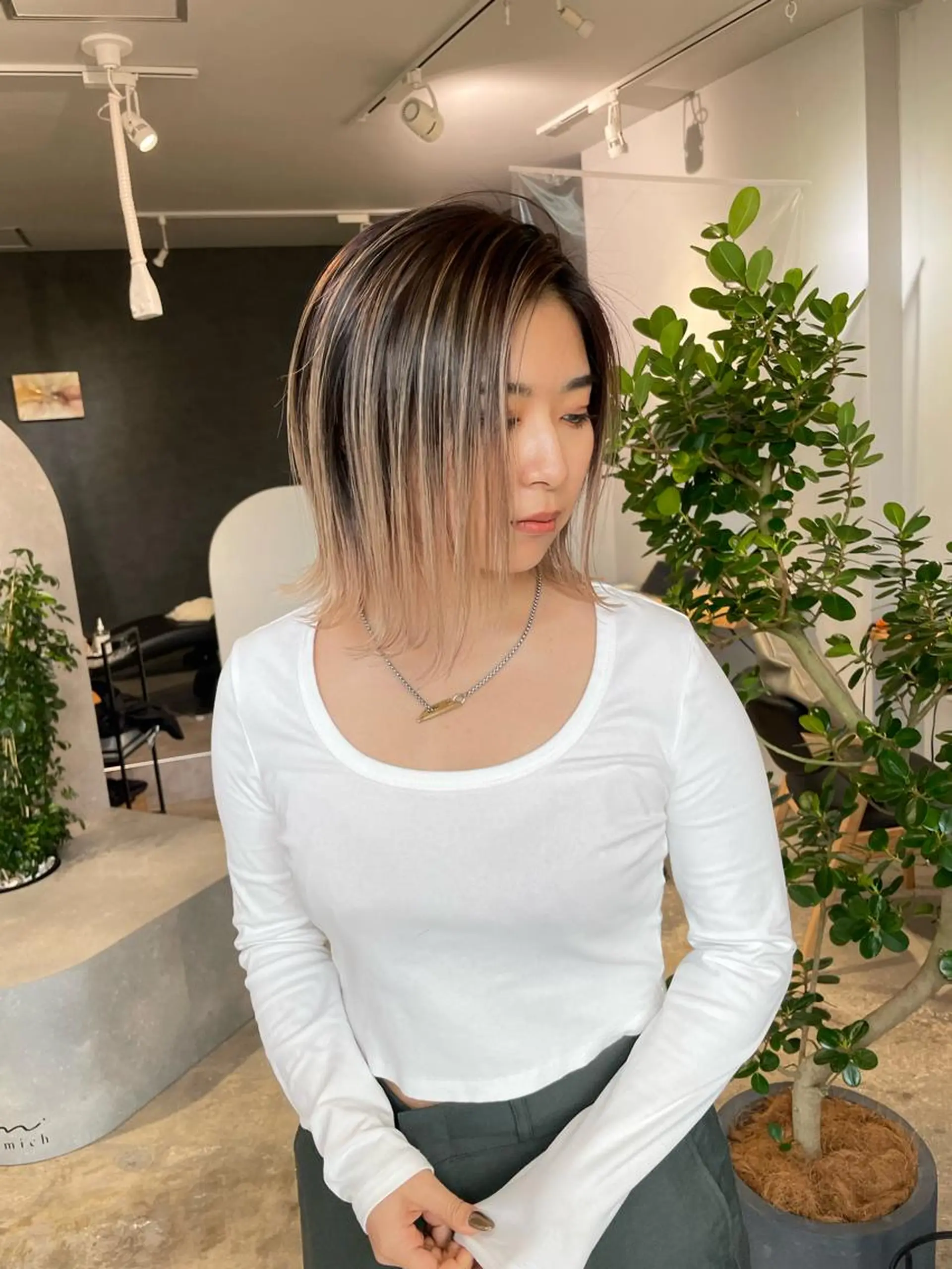 ミディアム 岸川 恭子のヘアスタイル