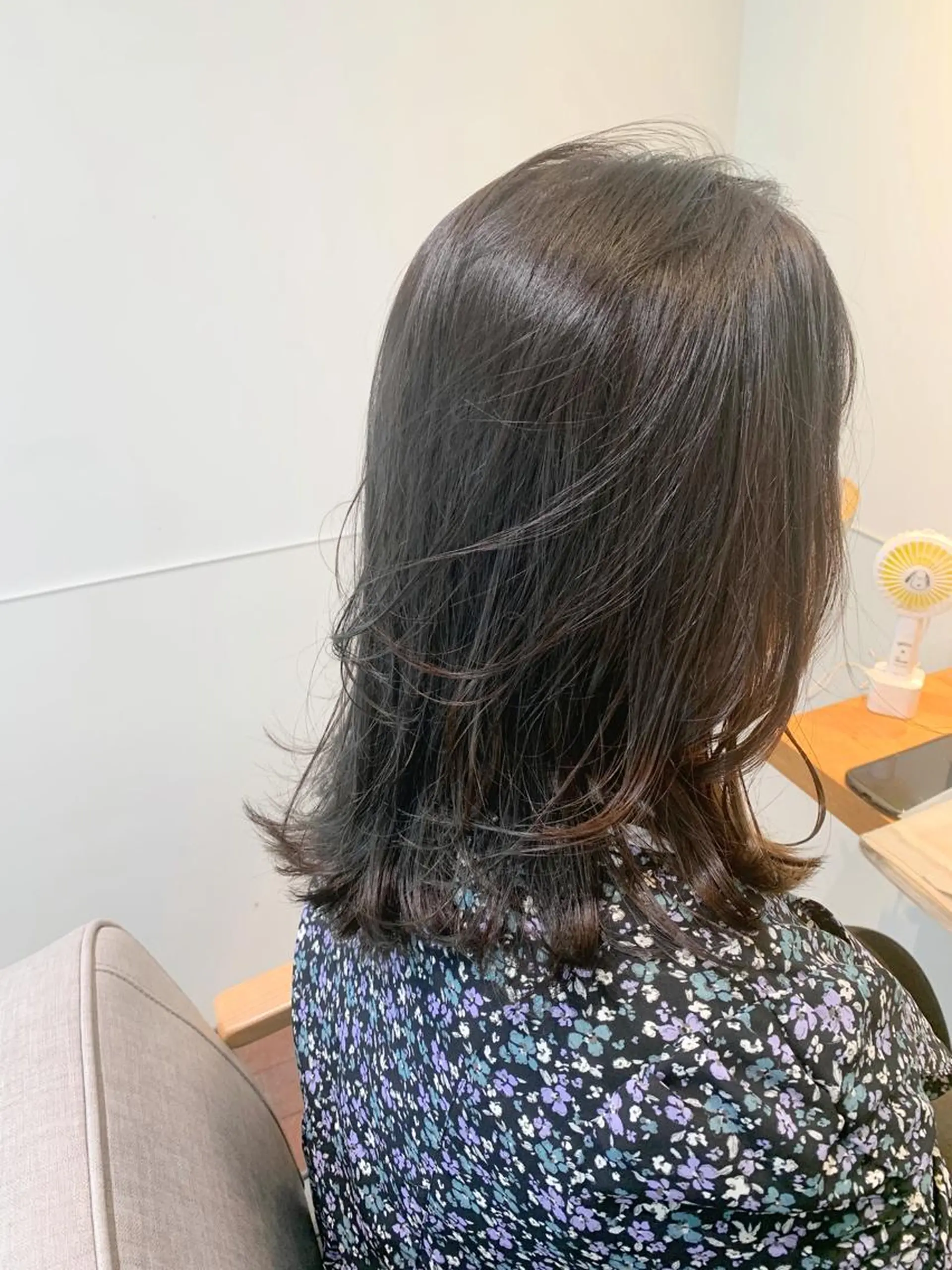 ミディアム カラー アッシュ アッシュグレー アッシュグレージュ グレージュ インナーカラー カット ヘアカラー トリートメント GO TODAY SHAiRE SALON 梅田店所属・透明感カラー/ボブ 今気になること占う人のヘアスタイル