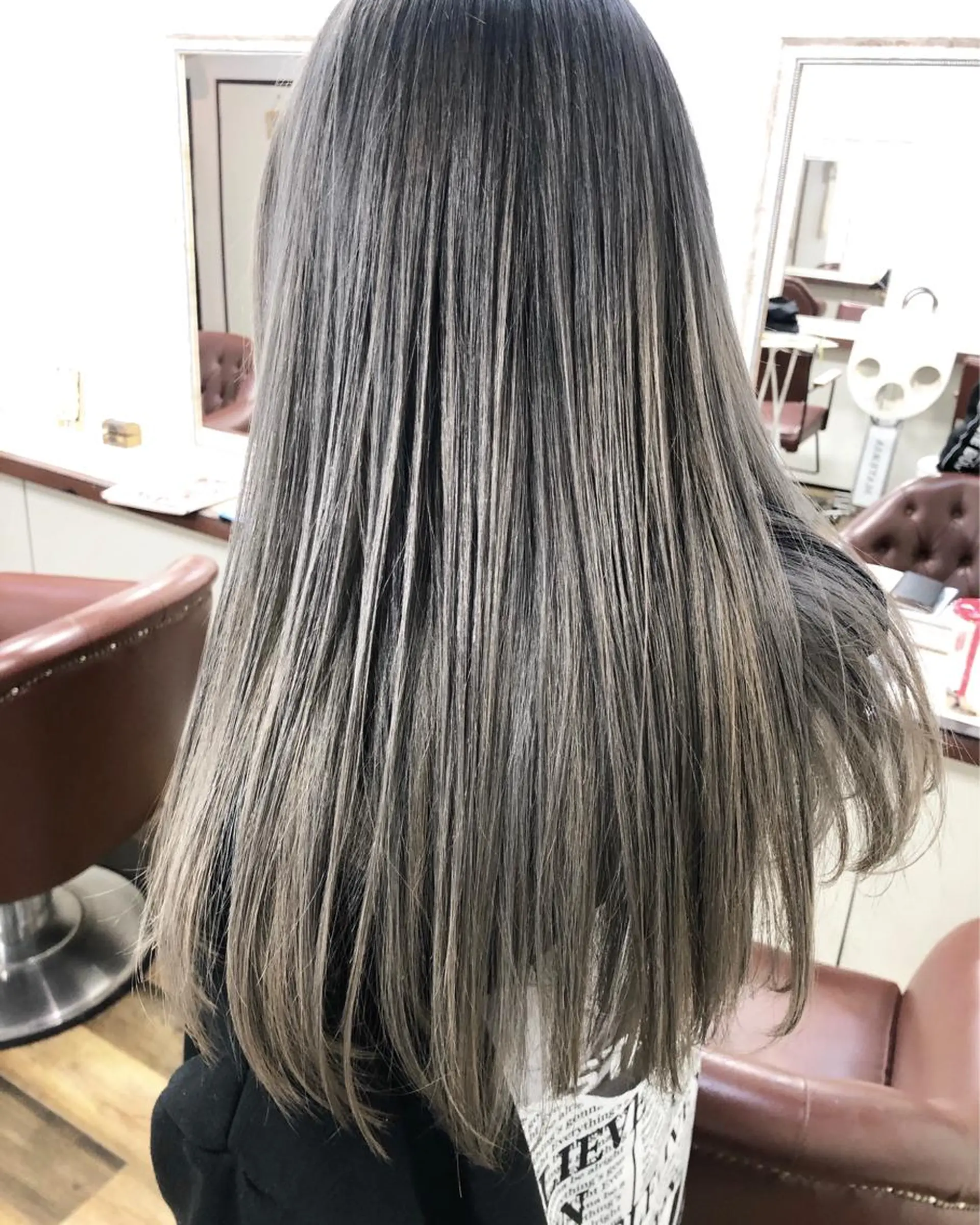 ロング カラー バレイヤージュ ブリーチ ケアブリーチ レイヤーカット ヘアカラー トリートメント famille ファミーユのヘアスタイル