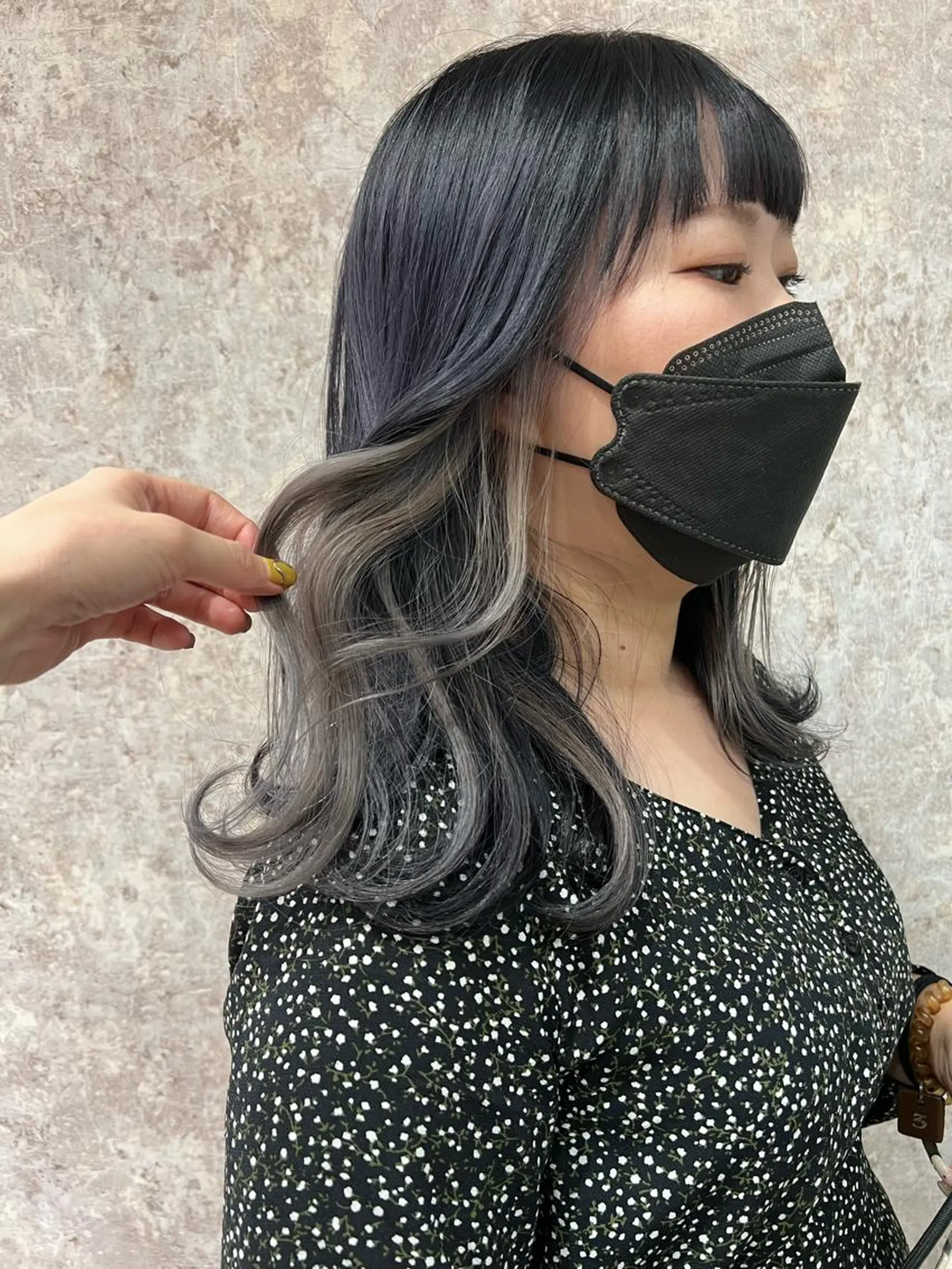 ミディアム カラー インナーカラー メテオ ／ヘアカラー 西川菜実のヘアスタイル